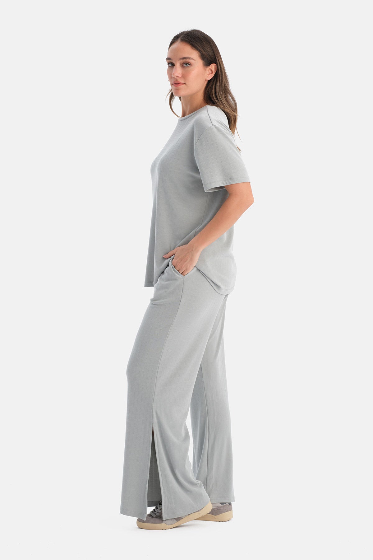 GENİŞ YAKA TİŞÖRT