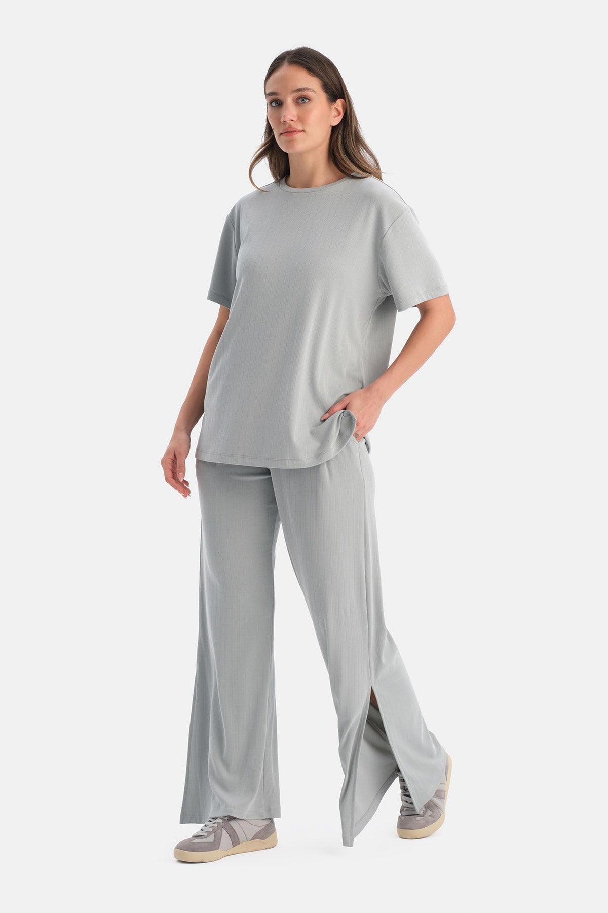 GENİŞ YAKA TİŞÖRT