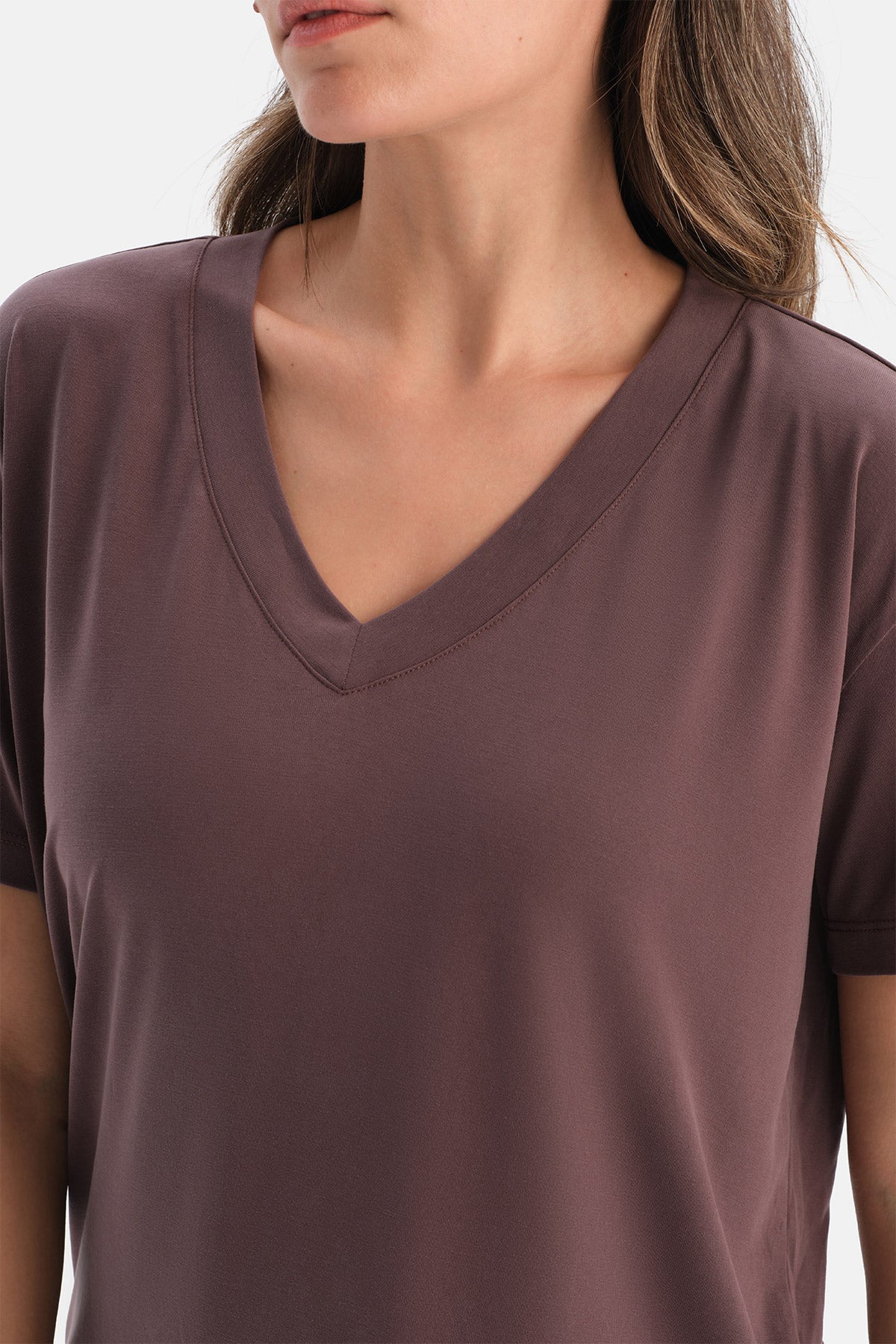 V YAKA BASIC TİŞÖRT