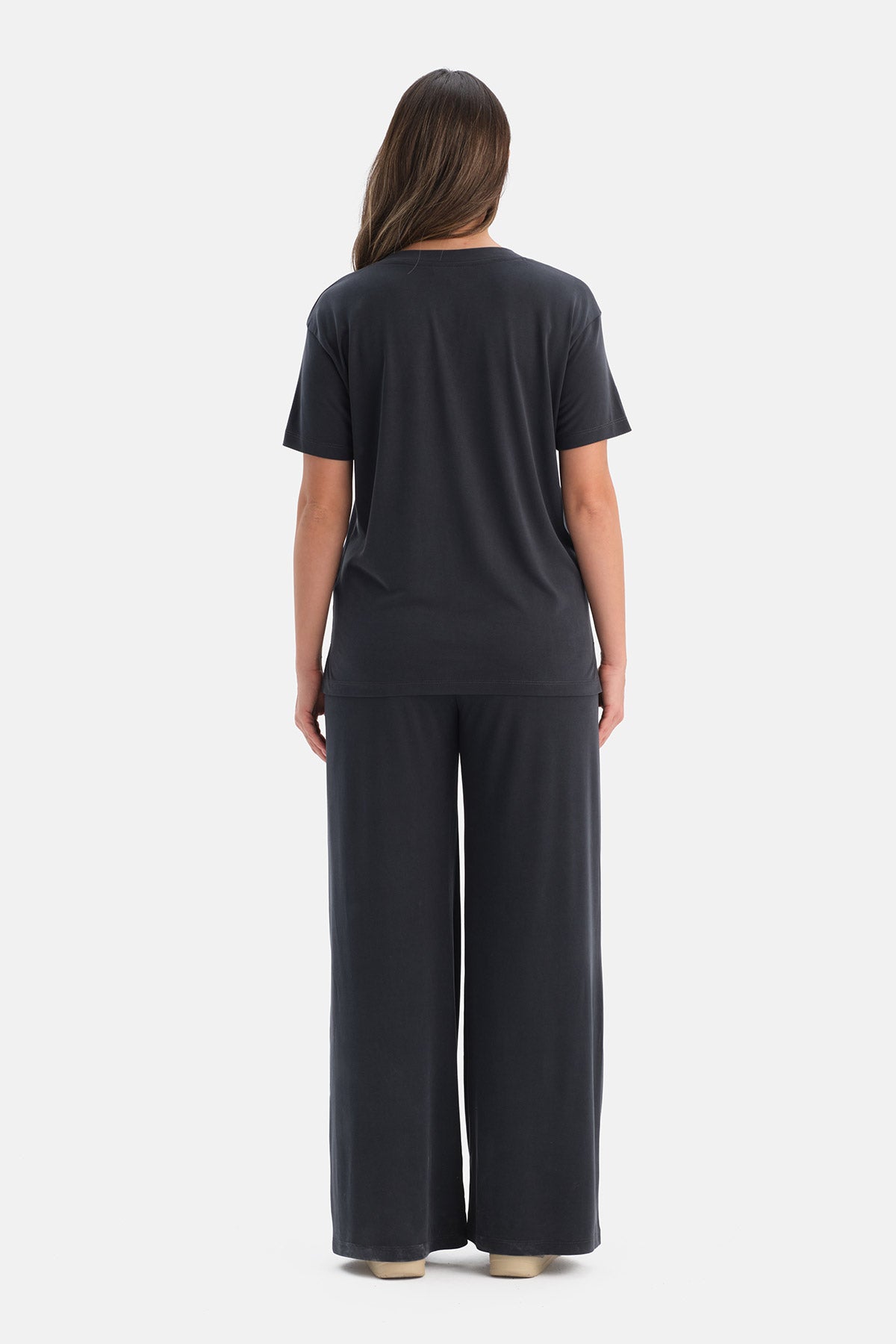 V YAKA BASIC TİŞÖRT