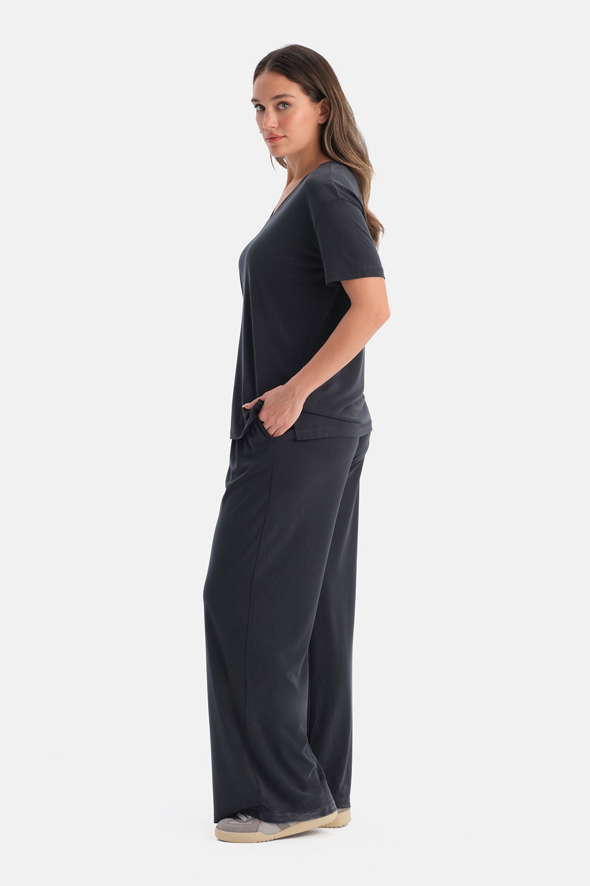 V YAKA BASIC TİŞÖRT