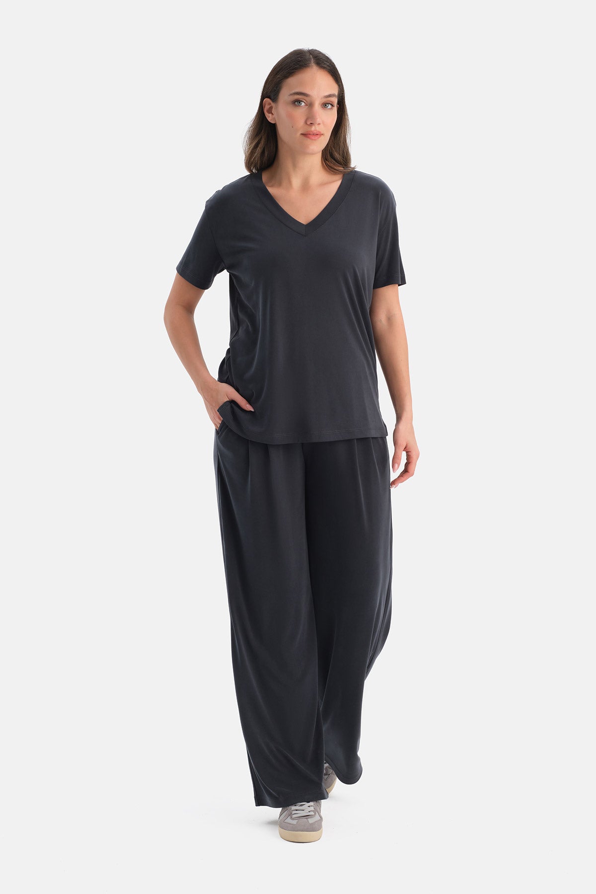 V YAKA BASIC TİŞÖRT