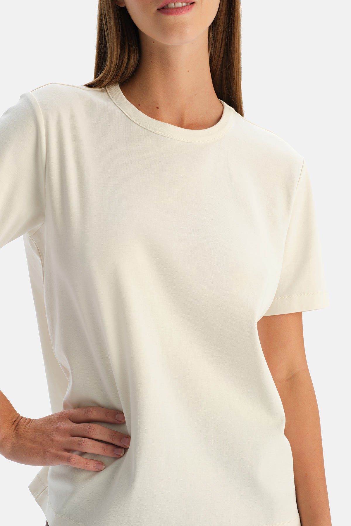 Ekru Bisiklet Yaka Pamuklu Tişört