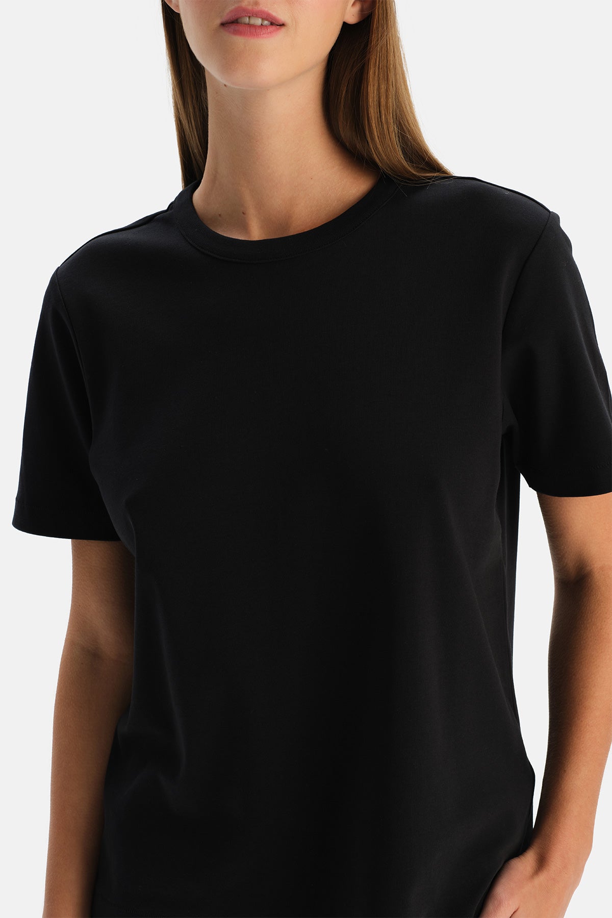 Siyah Bisiklet Yaka Pamuklu Tişört