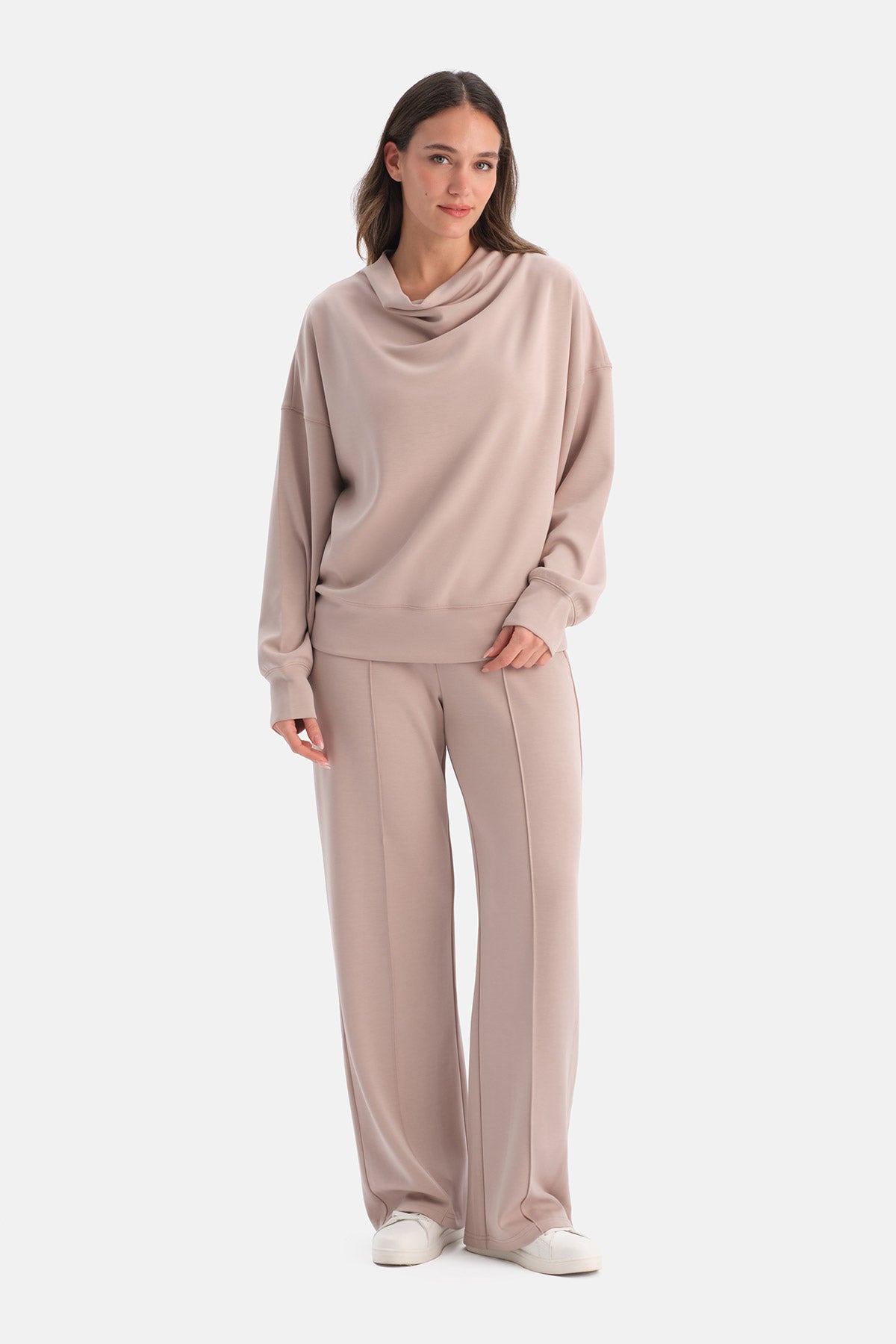 DÖKÜMLÜ YAKA SWEATSHIRT