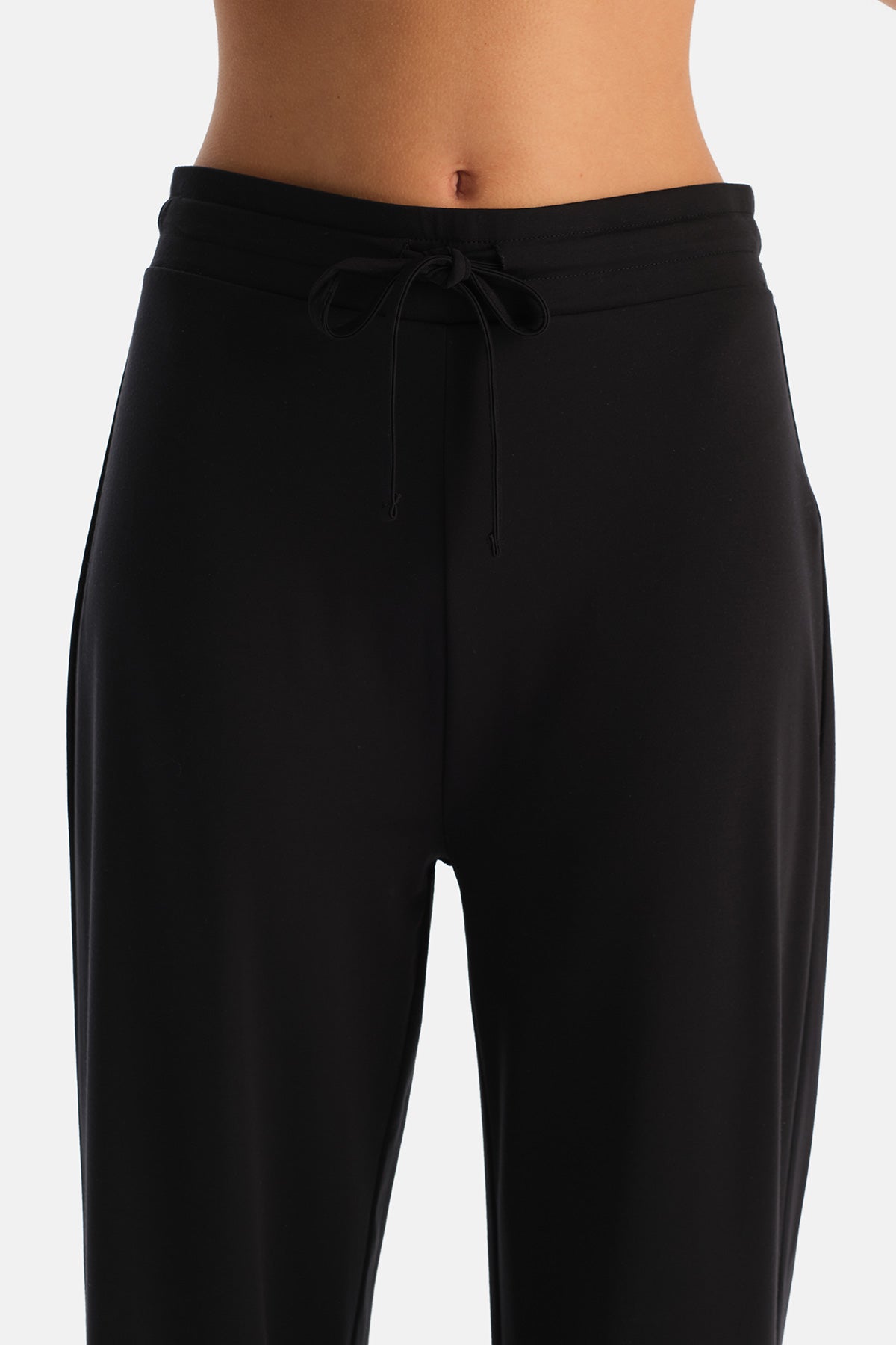 Siyah Kordonlu Bol Paça Rayon Karışımlı Pantolon