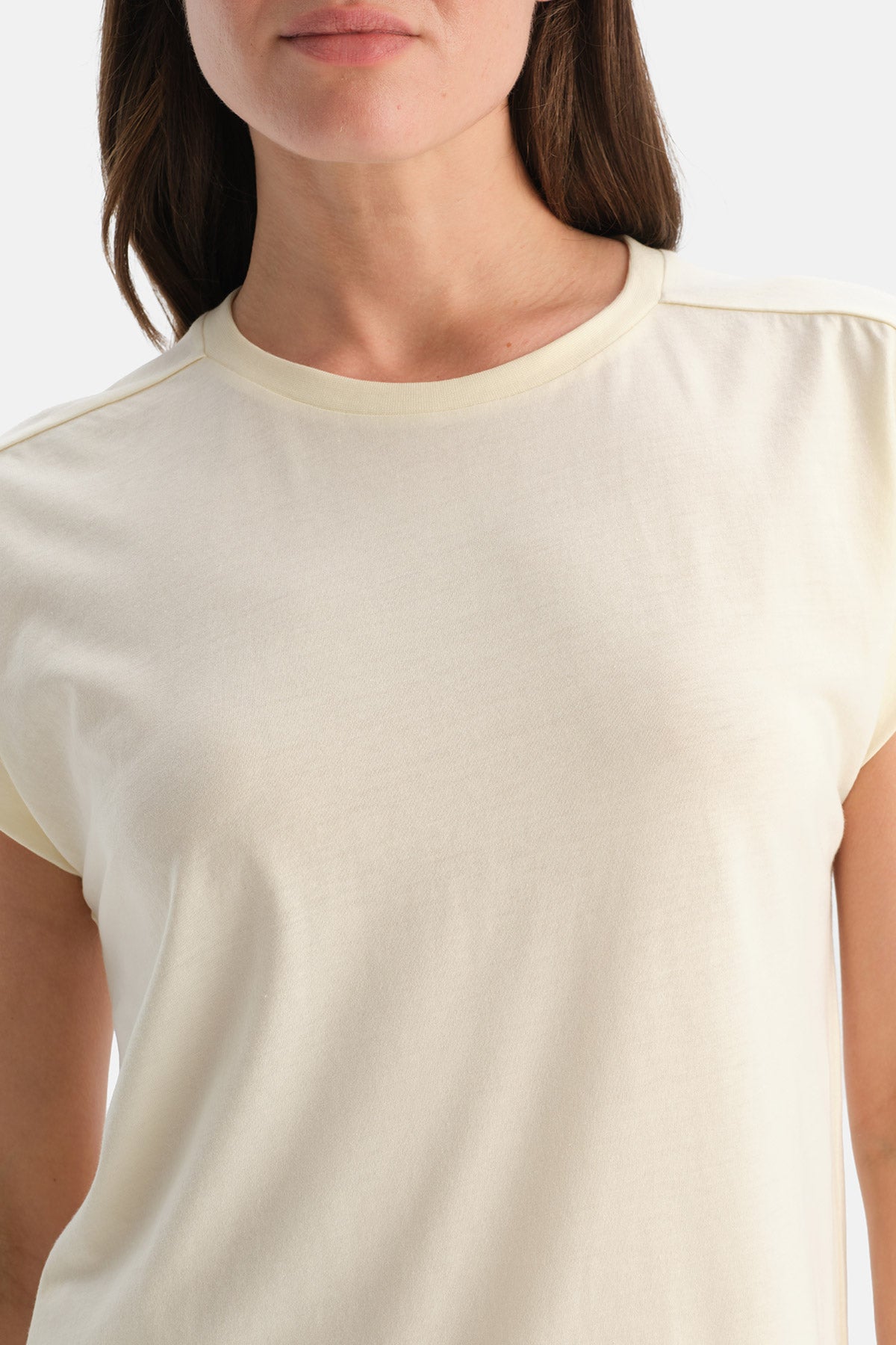 KISA KOLLU TİŞÖRT PANTOLON TAKIM