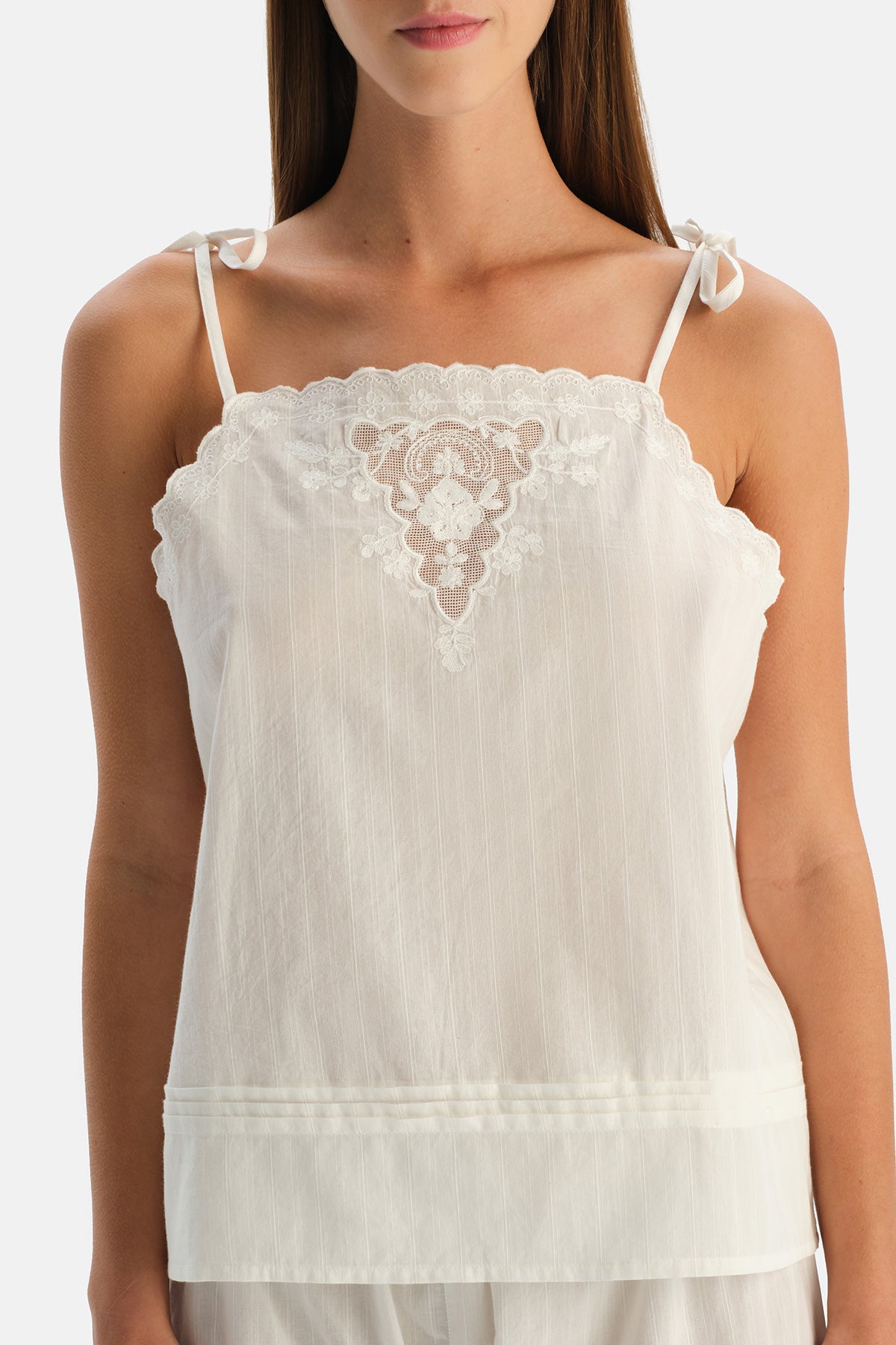 Beyaz Dantel Detaylı Dokuma Camisole Pantolon Pijama Takımı