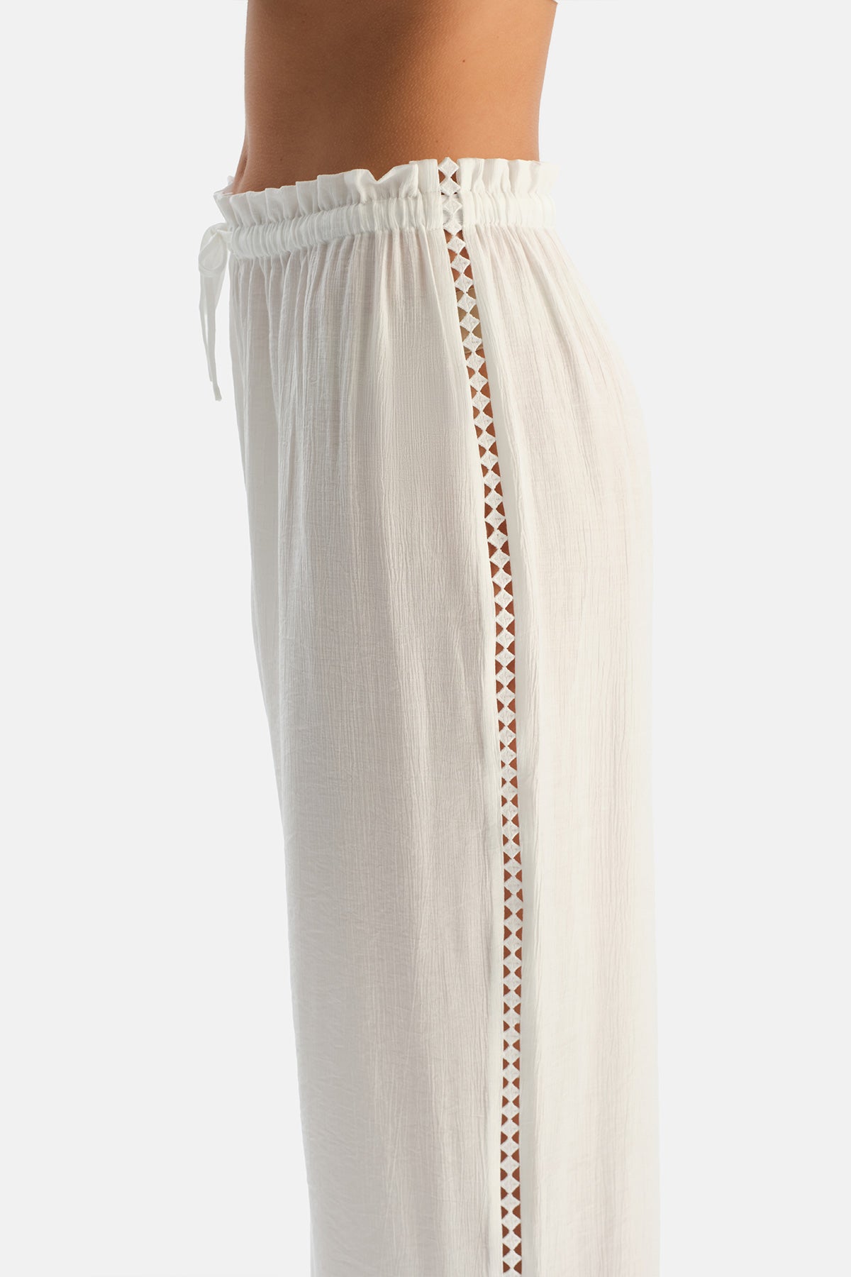 Beyaz Bağlama Detaylı Dokuma Pijama Takımı