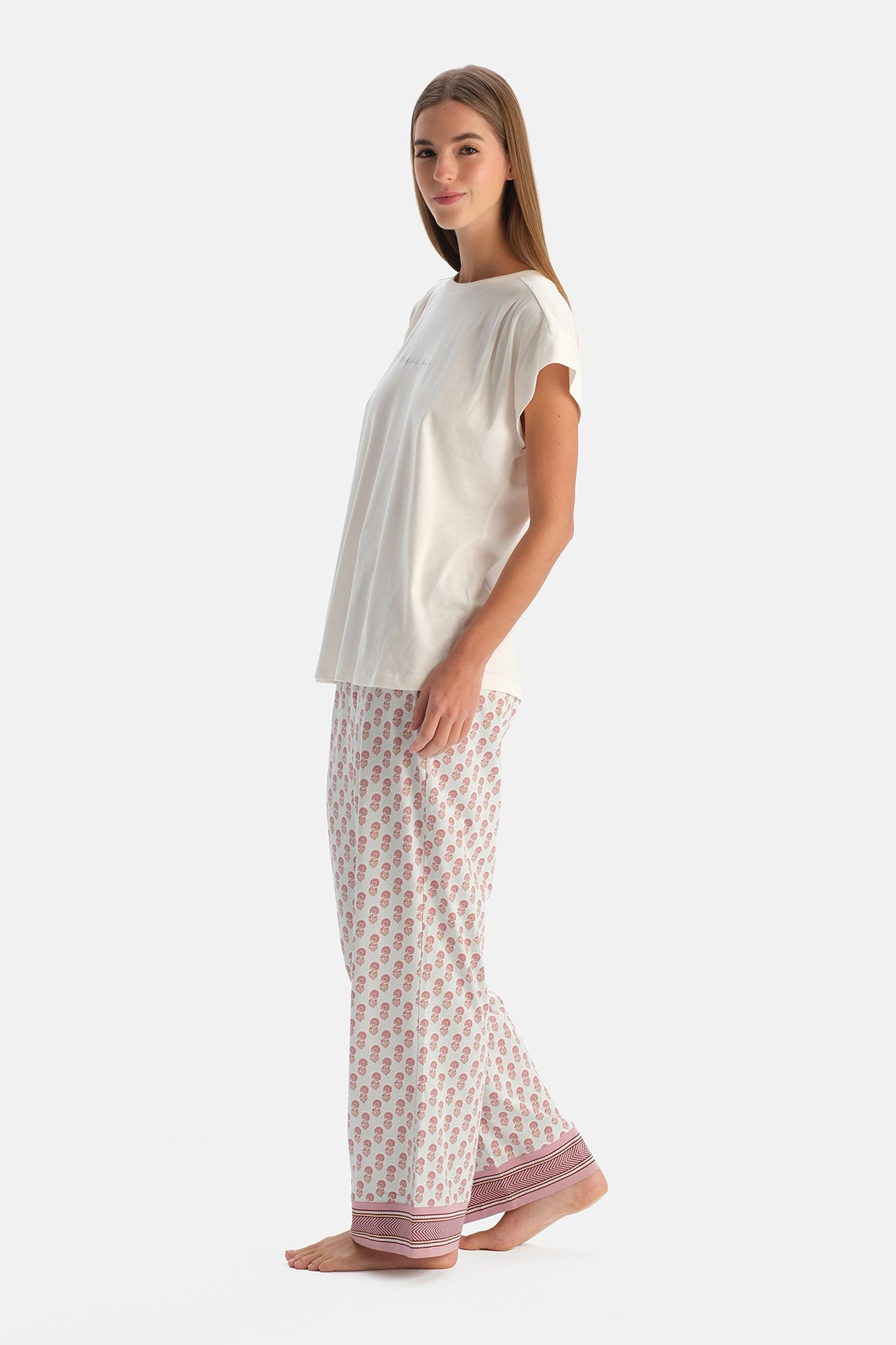 Ekru Pile Detaylı Tişört Pantolon Pijama Takımı