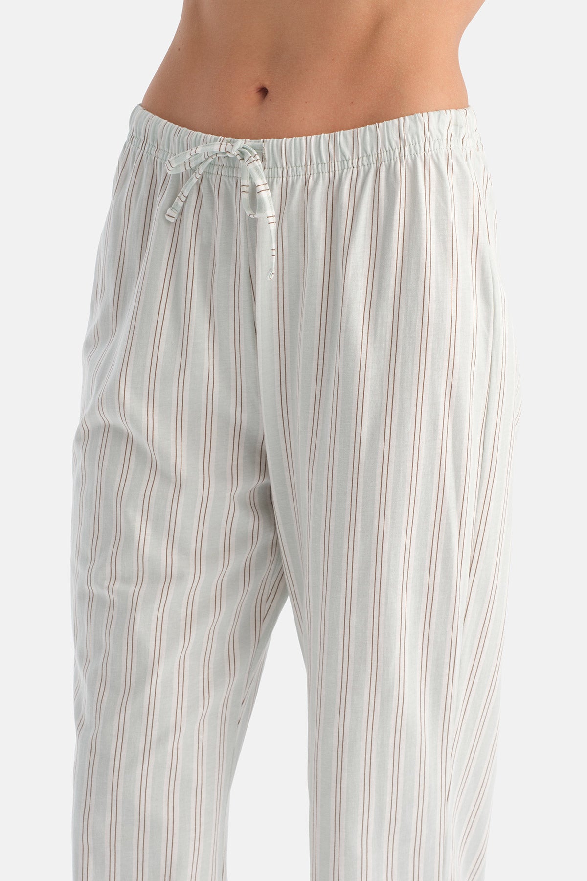 DÜŞÜK OMUZLU KISA KOLLU TİŞÖRT PANTOLON TAKIM