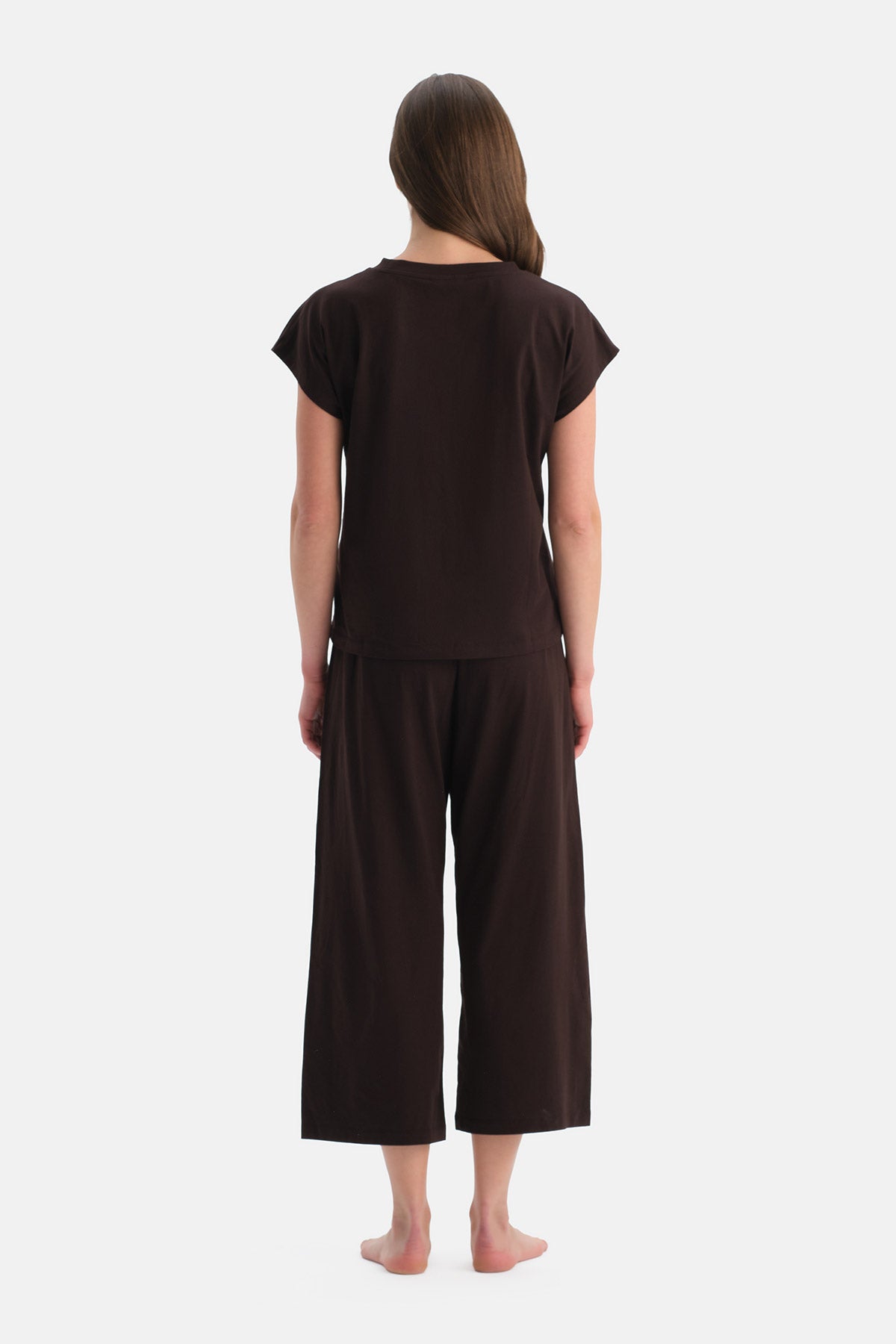 V YAKA KISA KOLLU TİŞÖRT PANTOLON TAKIM