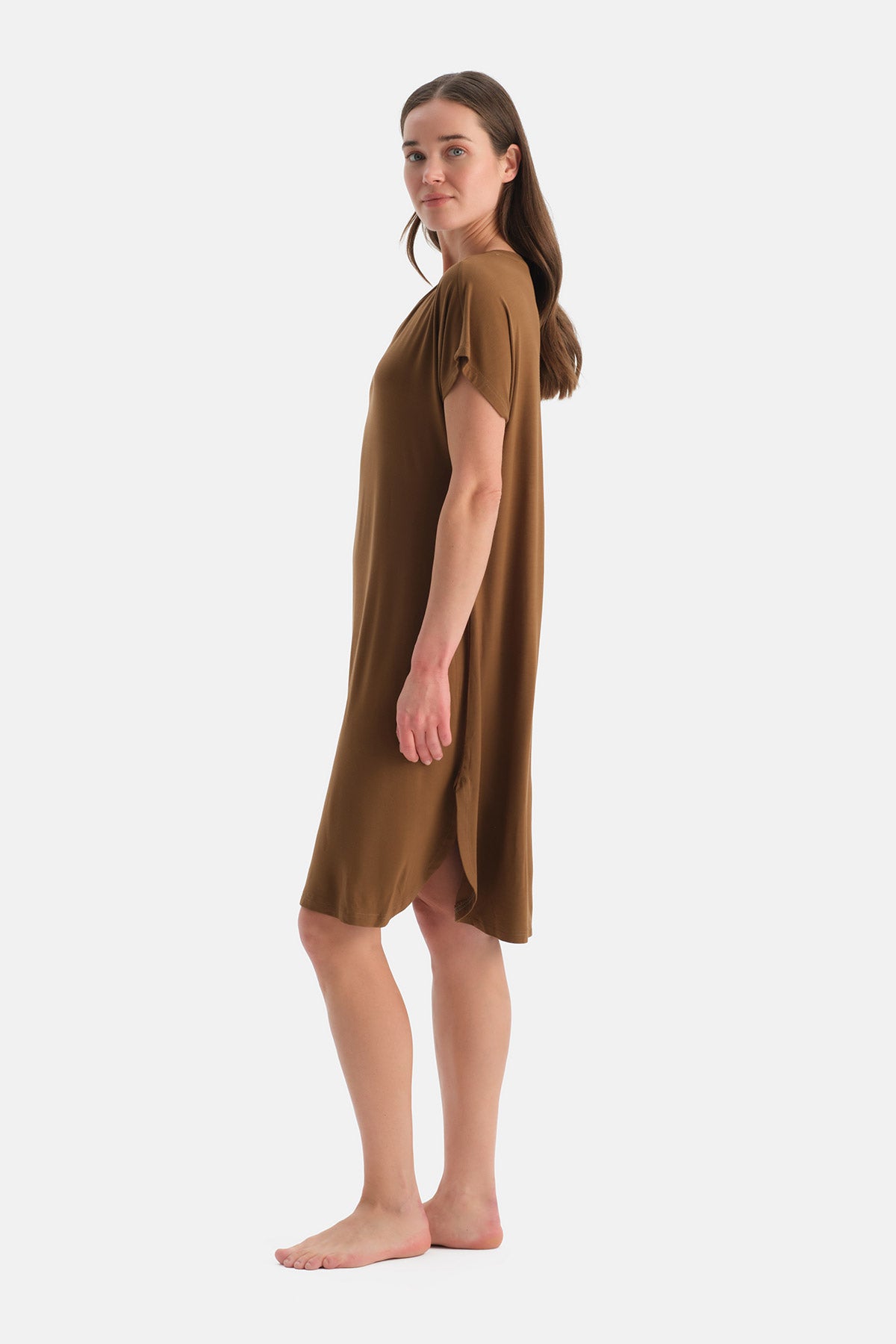 V YAKA KISA KOLLU GECELİK