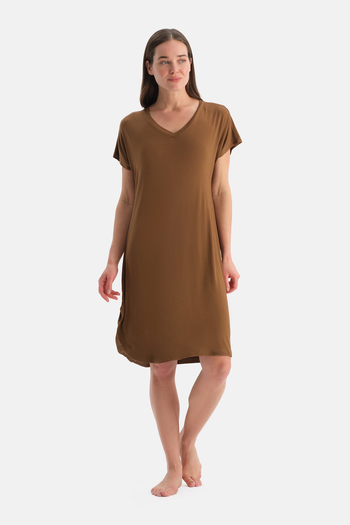 V YAKA KISA KOLLU GECELİK