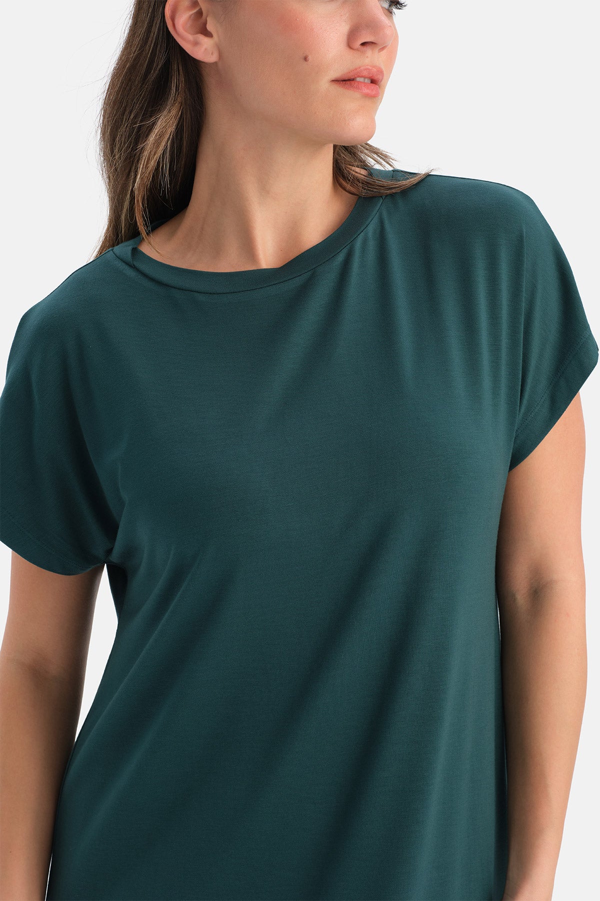 DÜŞÜK OMUZLU GECELİK