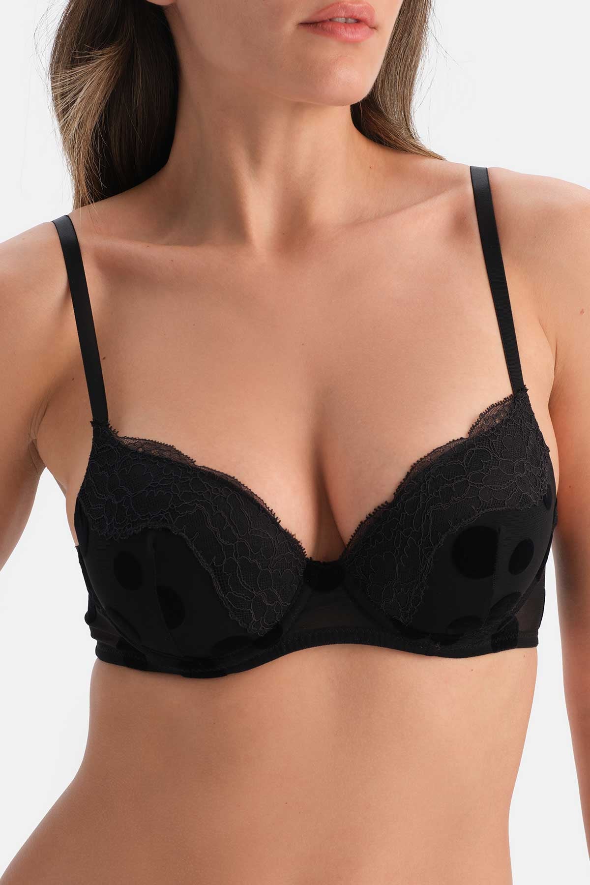 Siyah Dantel Detaylı Sütyen