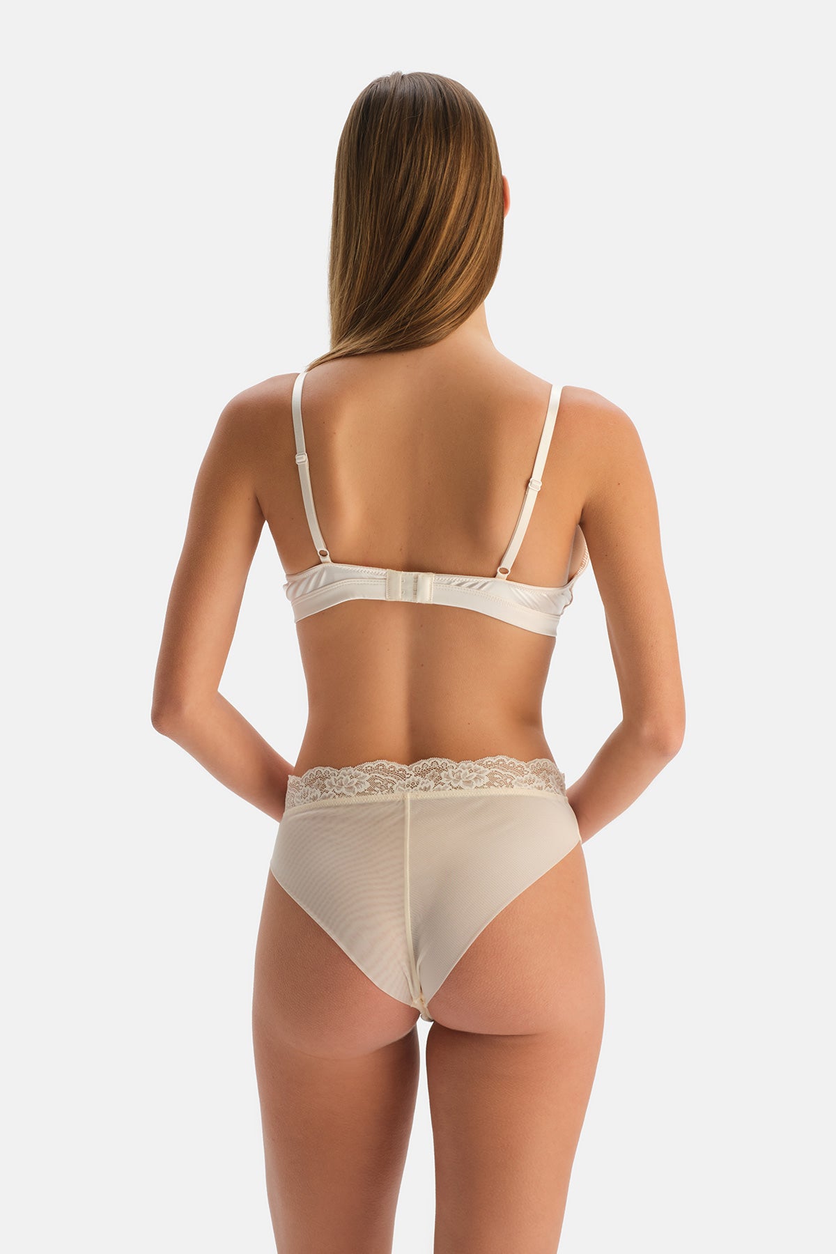 DANTEL VE SATEN DETAYLI BRAZILIAN KÜLOT