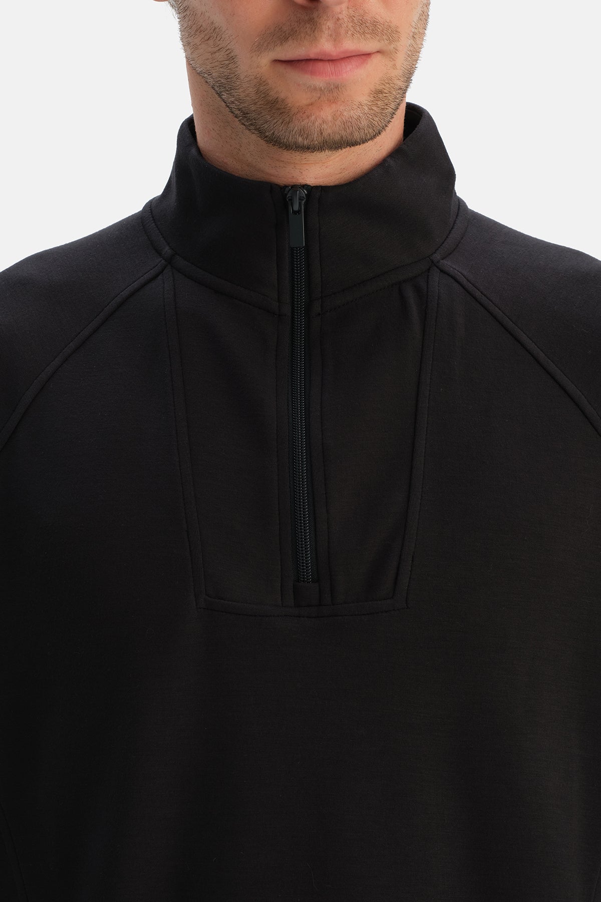 Siyah Yarım Fermuarlı Dik Yaka Sweatshirt