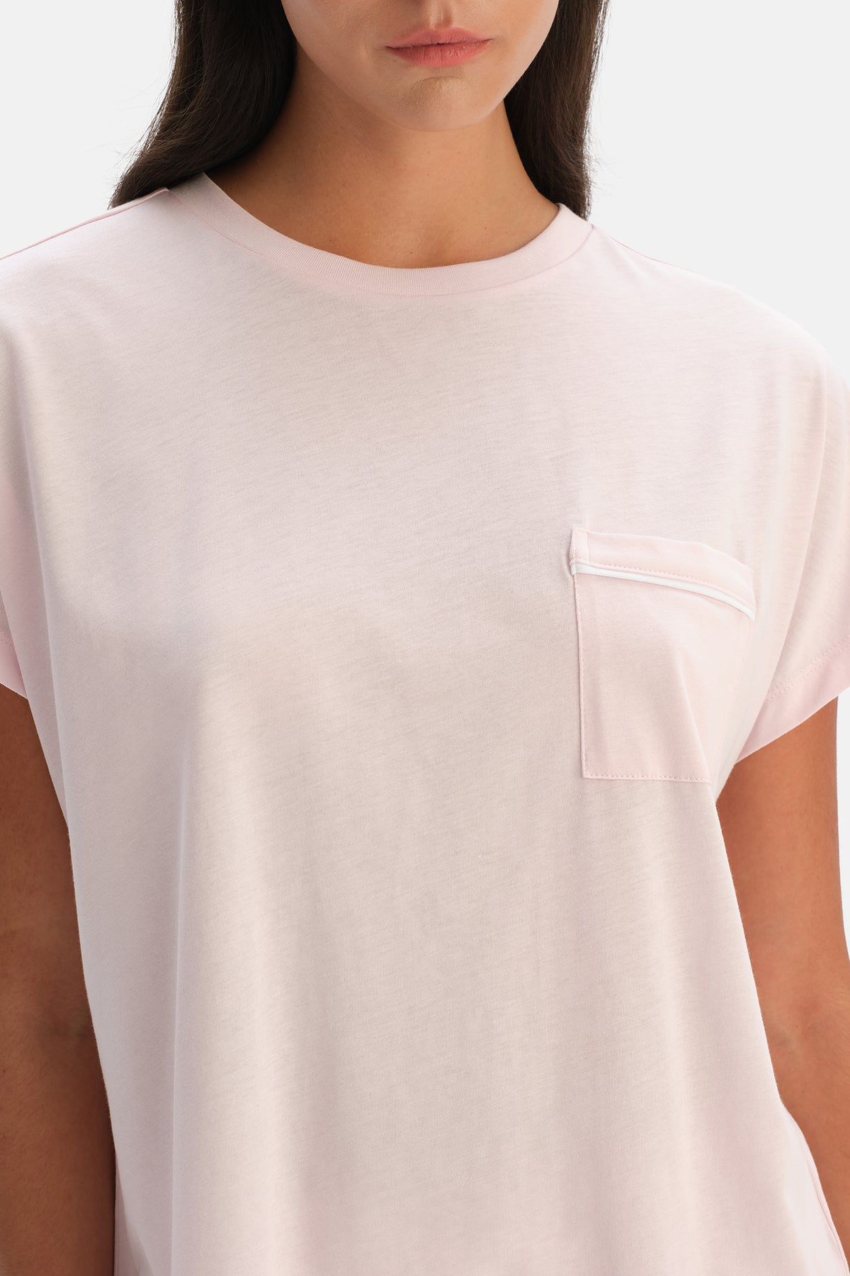 Açık Pembe Bisiklet Yaka Tişört Pantolon Takım