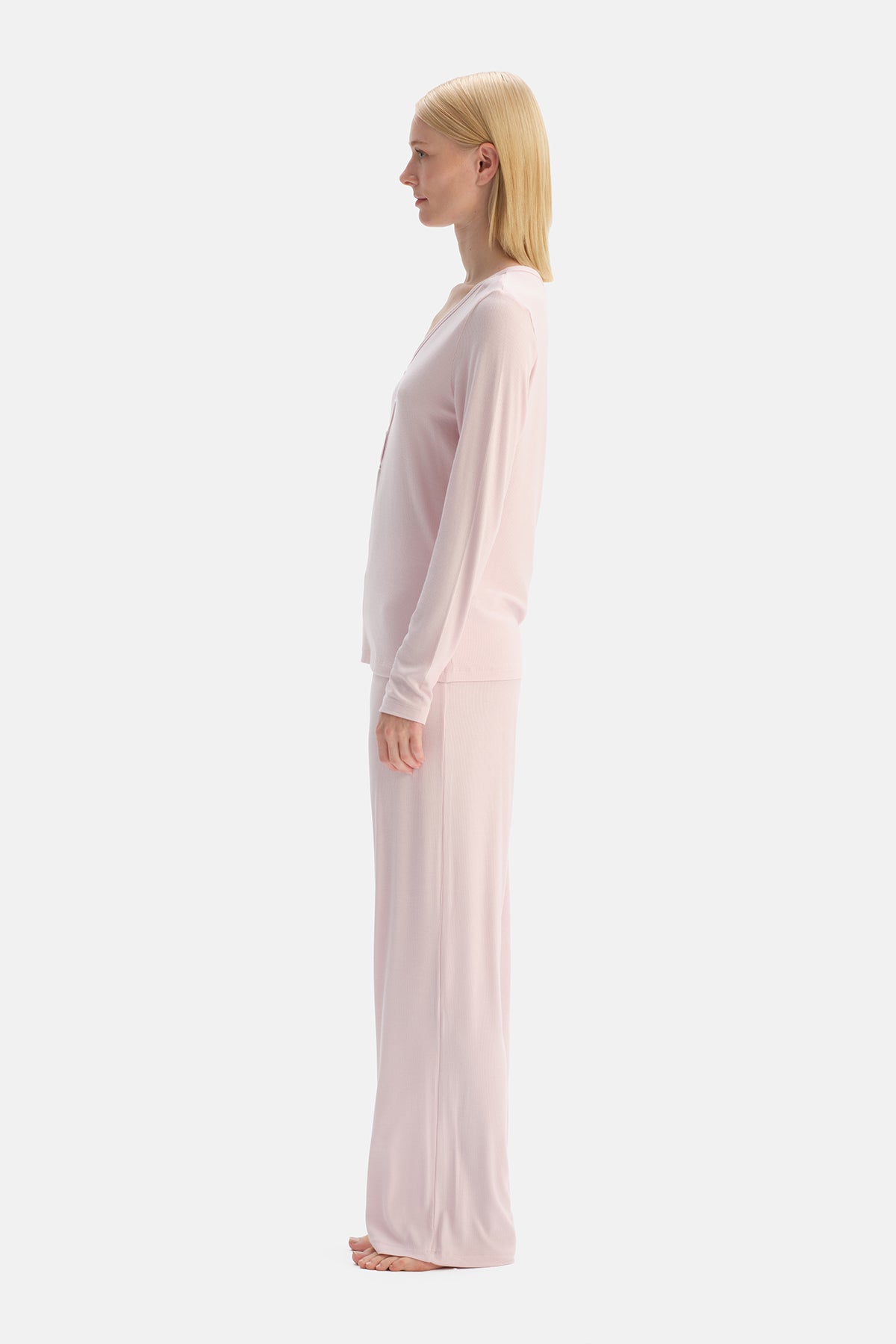 Açık Pembe V Yaka Viskon Kaşkorse Tişört Pantolon Takım