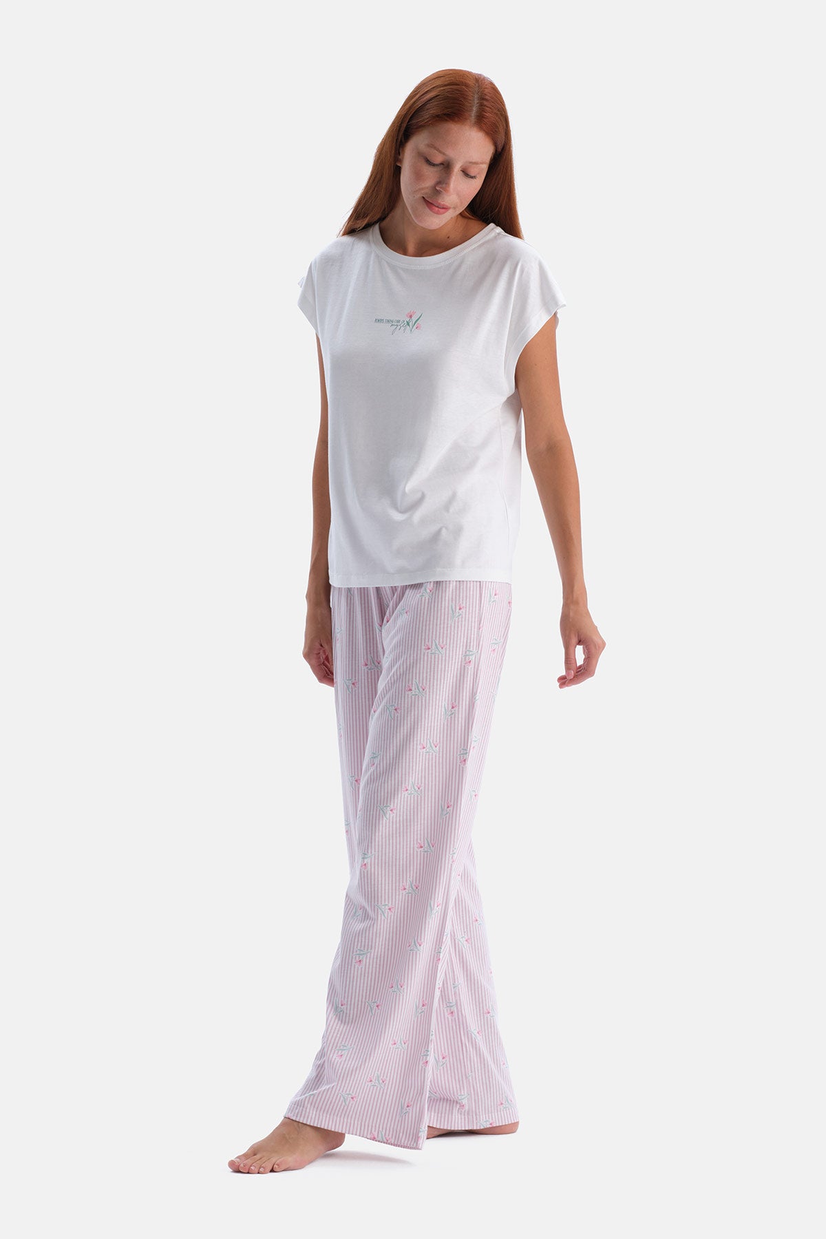 ÇİÇEK DESENLİ TİŞÖRT PANTOLON TAKIM