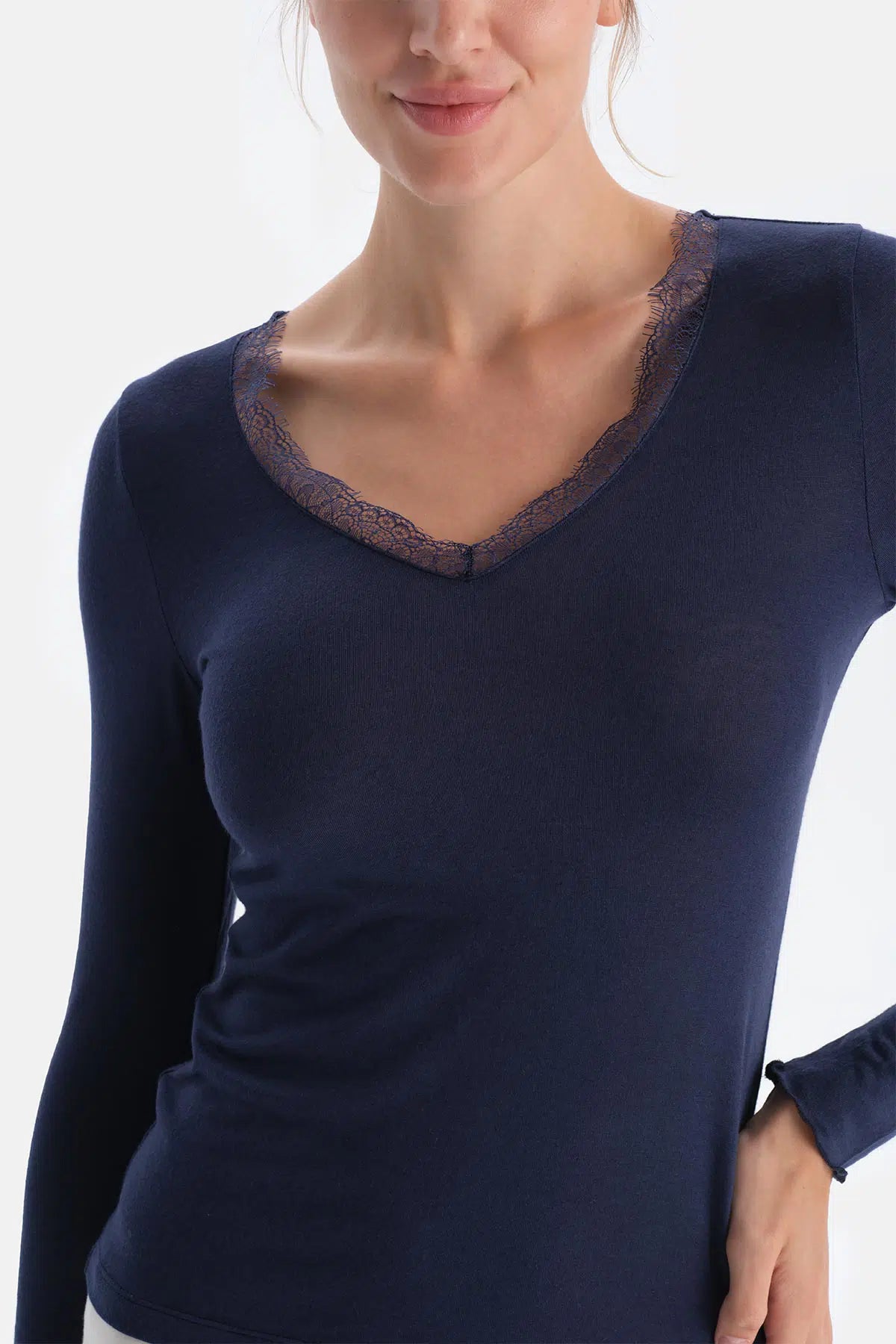 Lacivert Modal Kaşmir Dantel Detaylı V Yaka Uzun Kollu Bluz