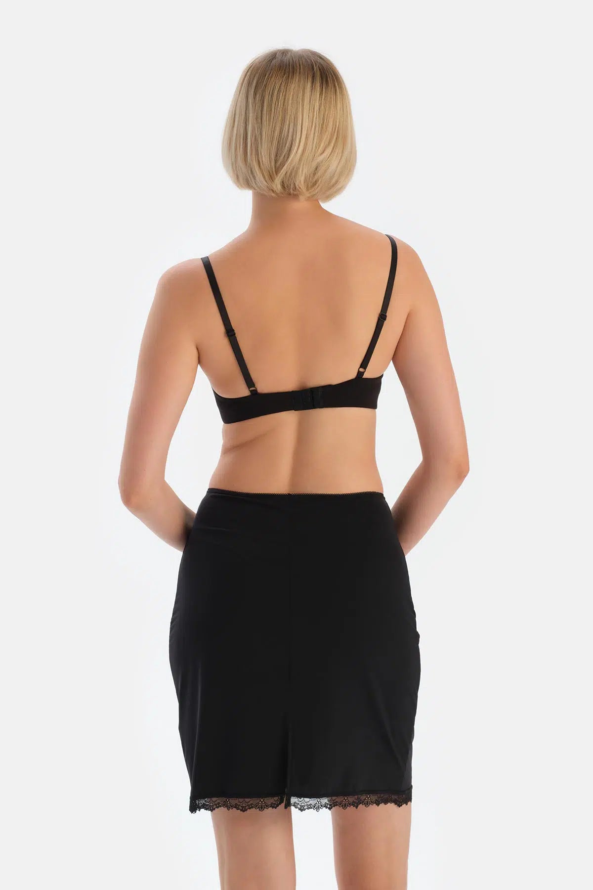 Siyah Etek Ucu Dantelli Mıdı Jupon