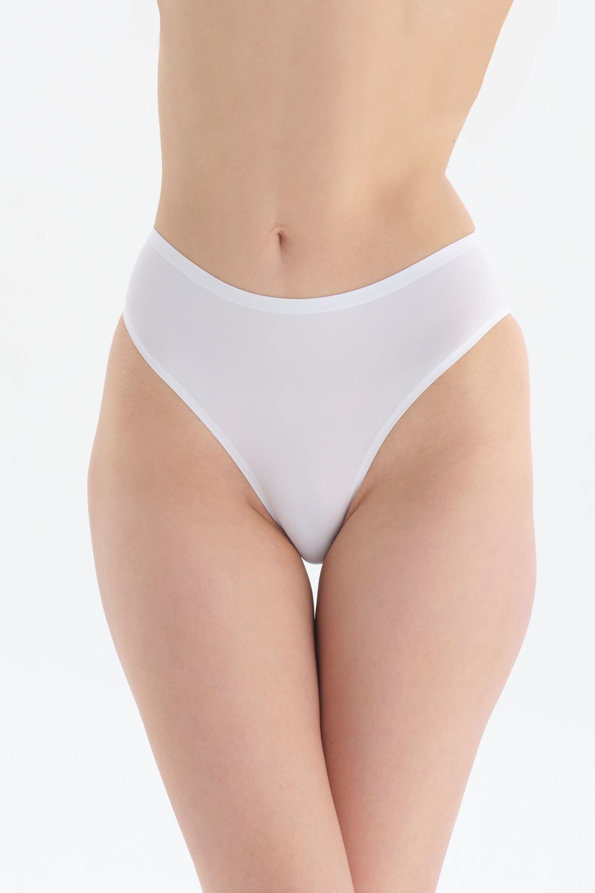 Beyaz Klasik Lazer Kesim Slip