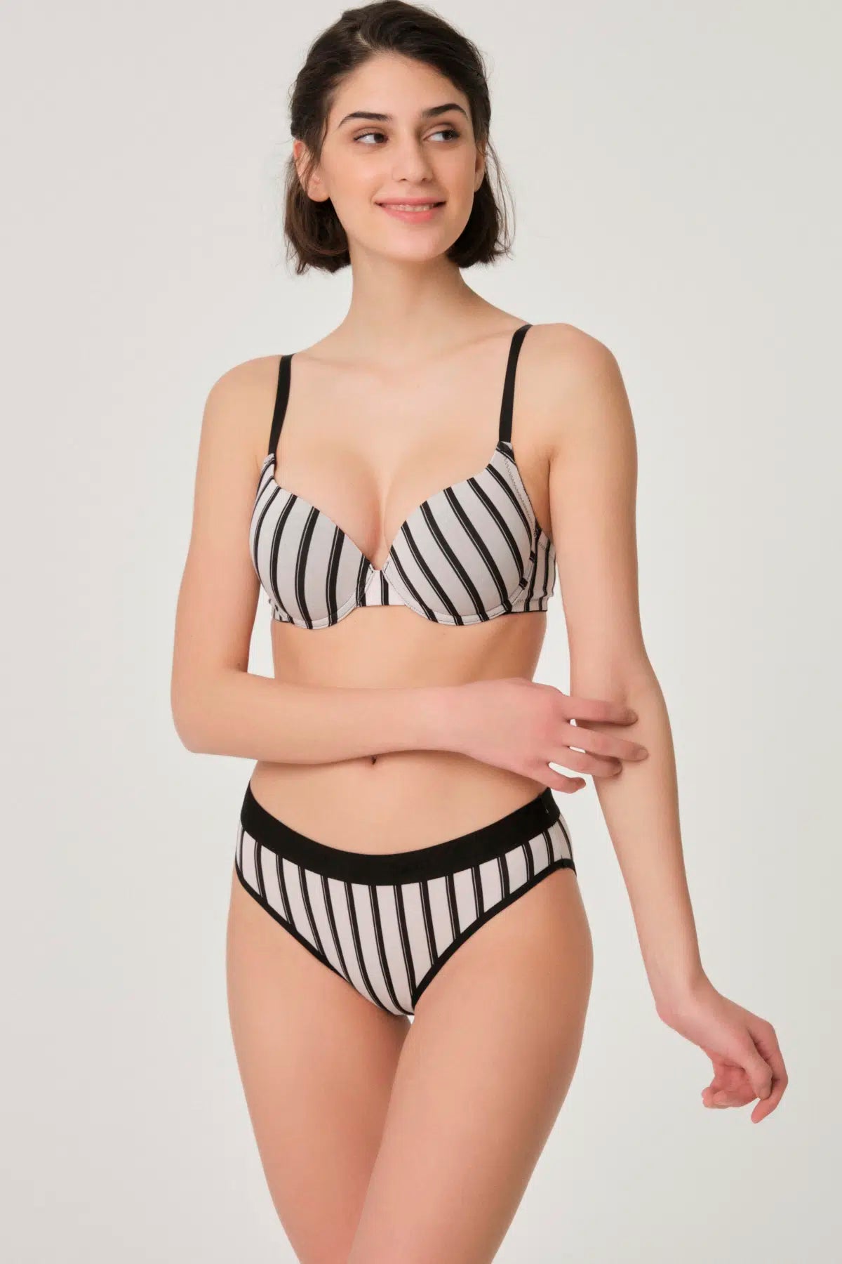 Siyah-Ten Cheekini Külot