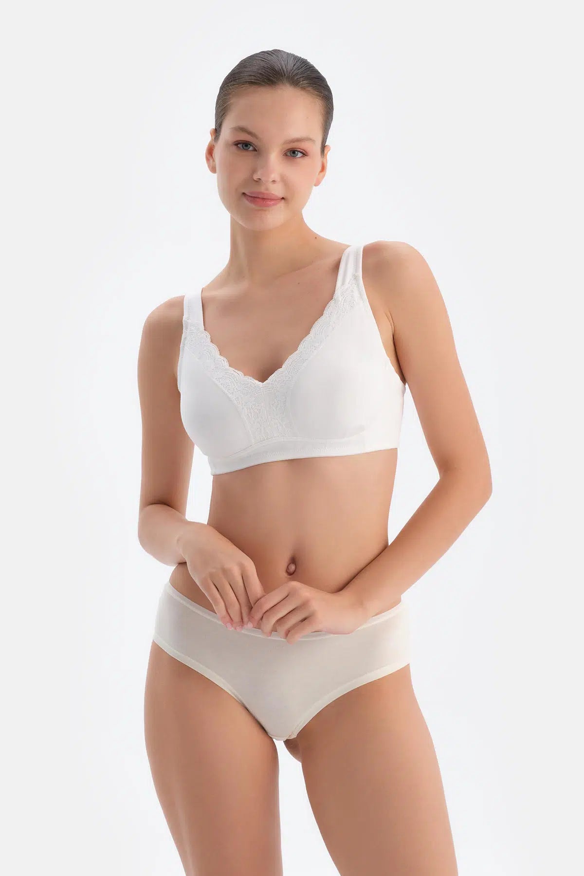 Beyaz Missy Dantel Detaylı Balensiz Sütyen