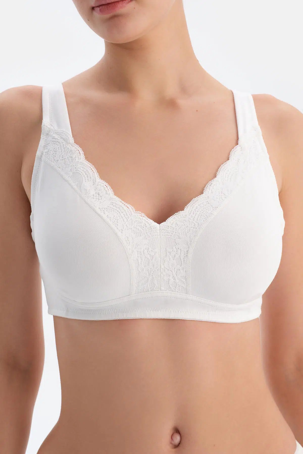 Beyaz Missy Dantel Detaylı Balensiz Sütyen