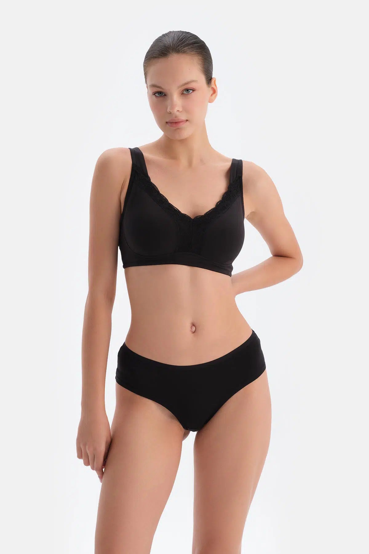 Siyah Missy Dantel Detaylı Balensiz Sütyen