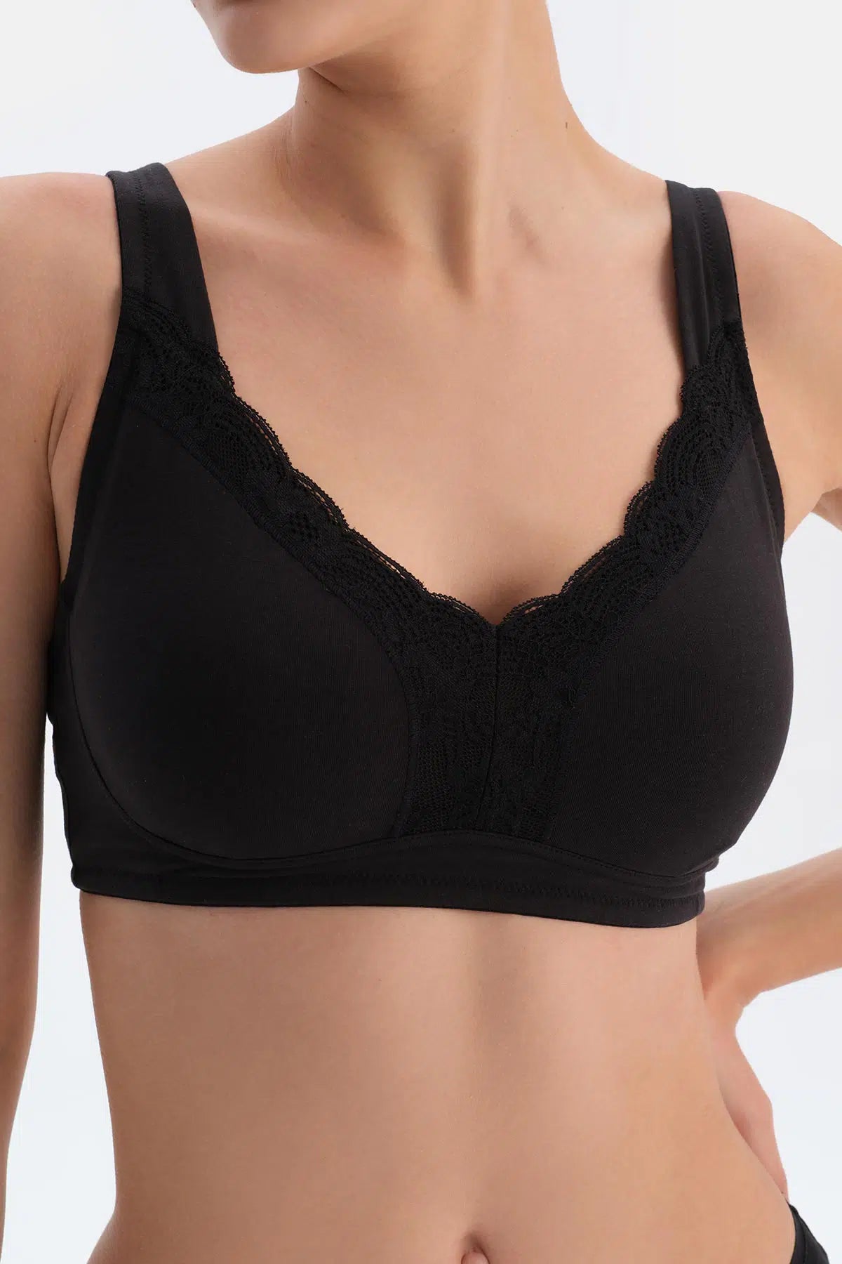 Siyah Missy Dantel Detaylı Balensiz Sütyen