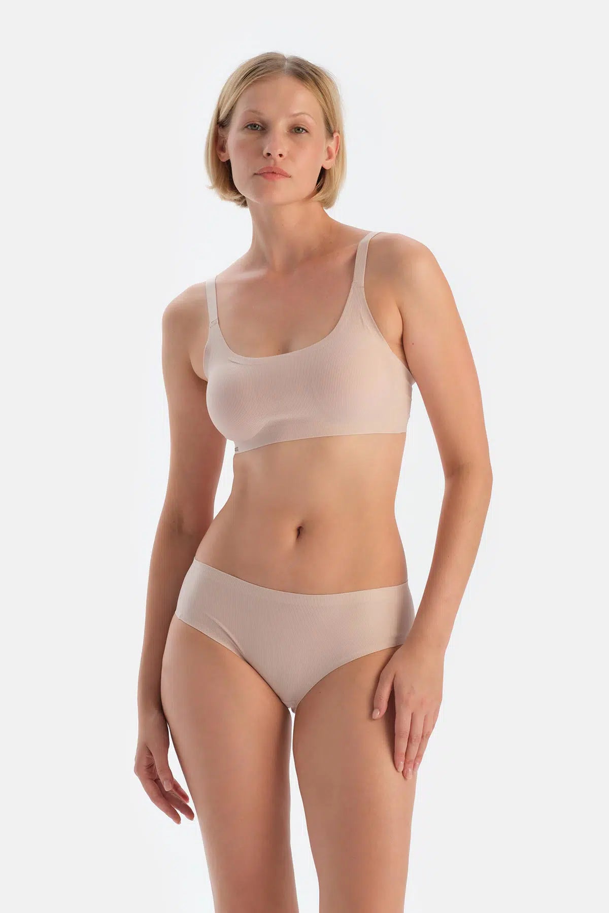 Pudra Linora Balensiz Dikişsiz Toparlayıcı Sütyen