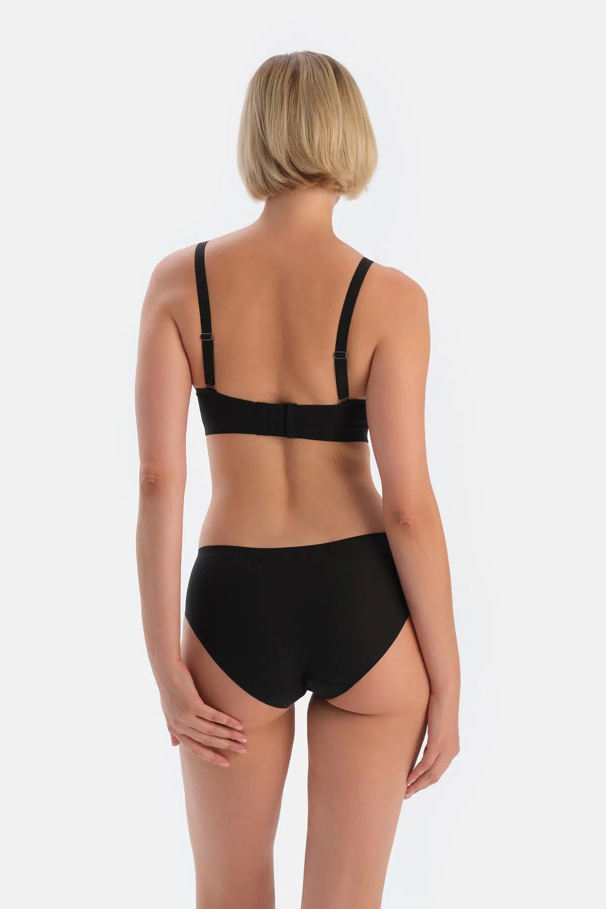 Siyah Linora Balensiz Dikişsiz Toparlayıcı Sütyen