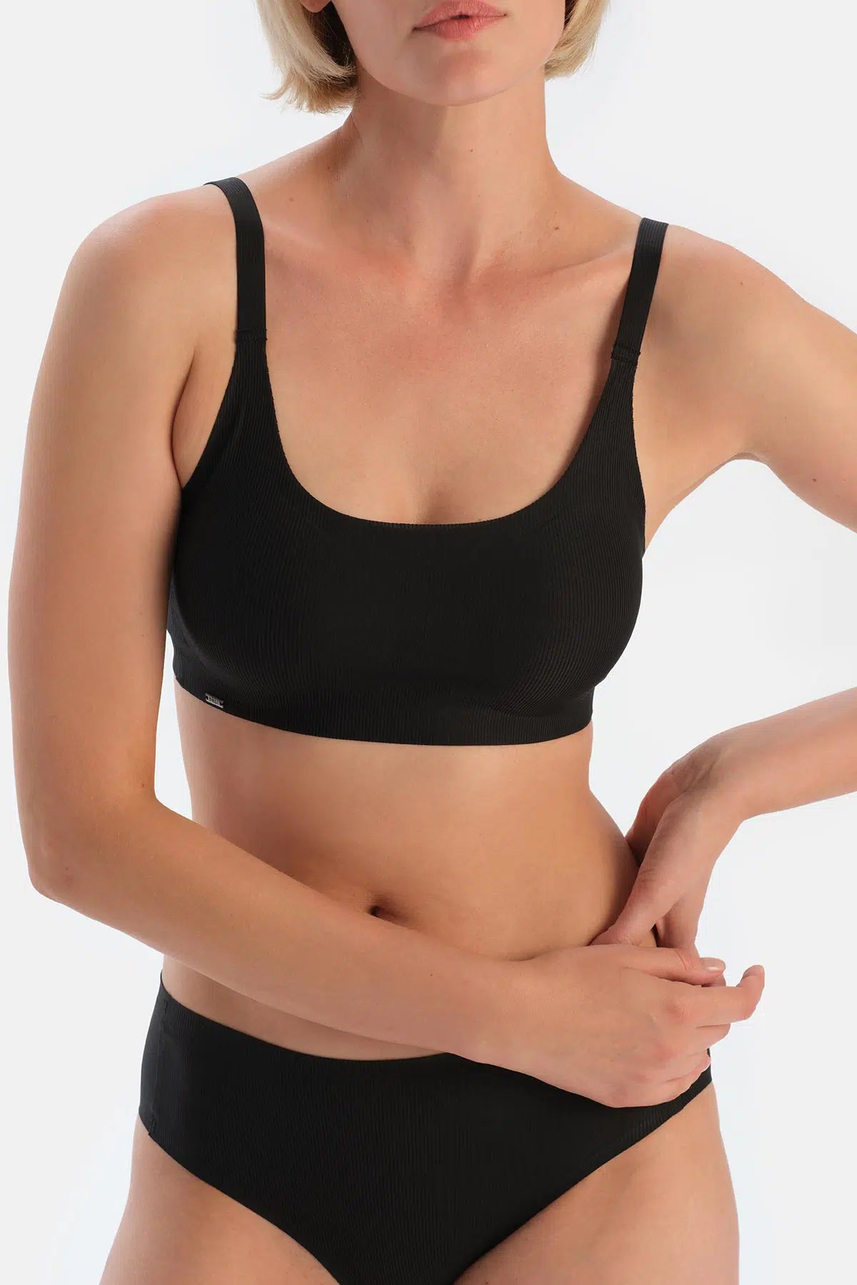 Siyah Linora Balensiz Dikişsiz Toparlayıcı Sütyen