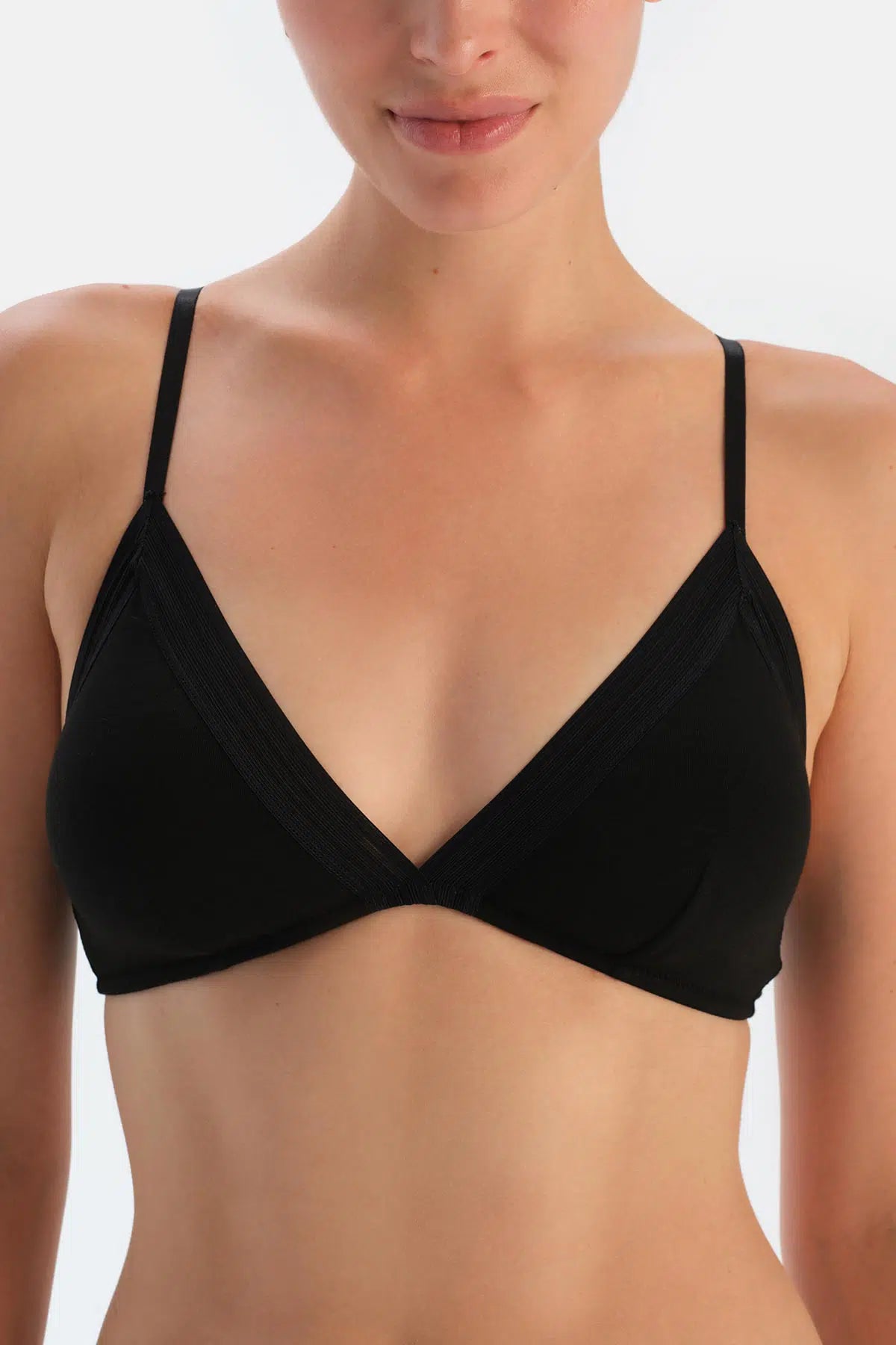 Siyah Basıc Üçgen Formlu Soft Sütyen