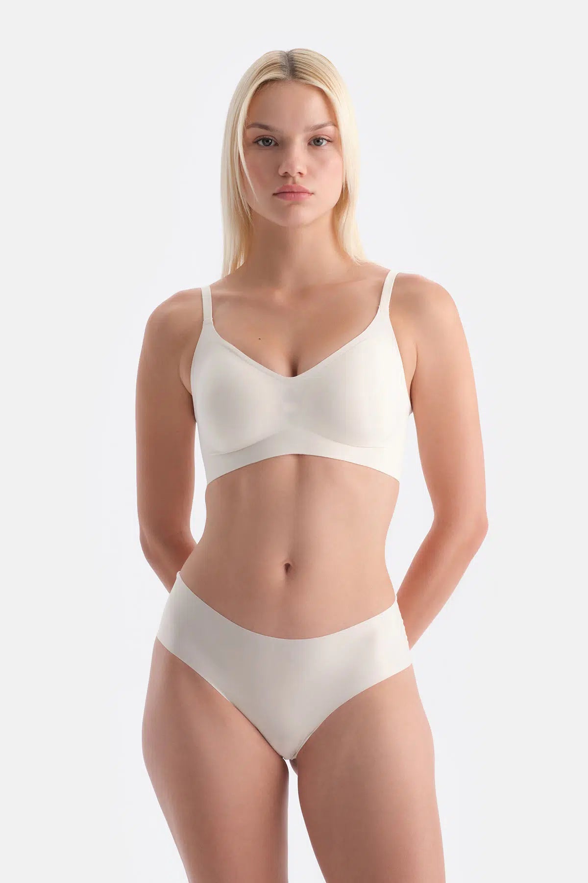 Ekru Linora Balensiz Dikişsiz Toparlayıcı Sütyen