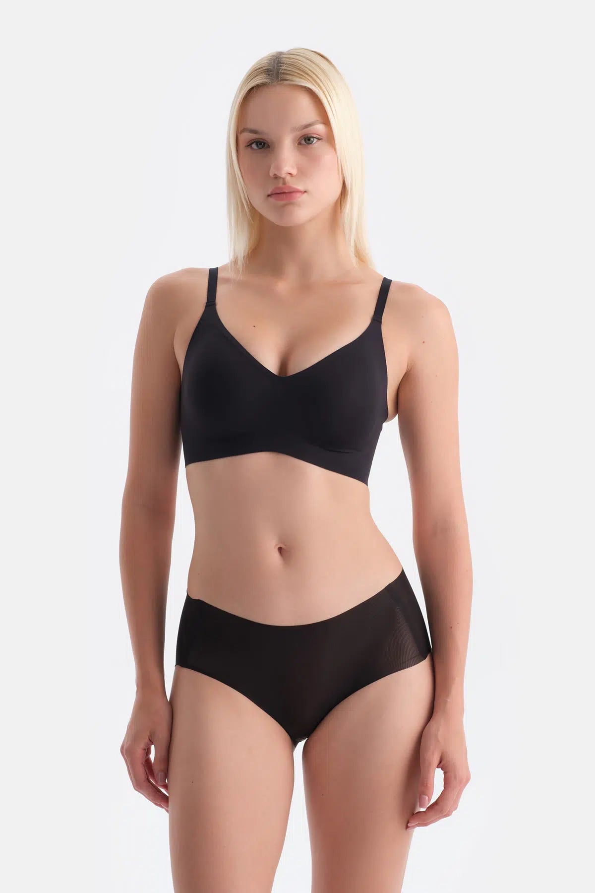 Siyah Linora Balensiz Dikişsiz Toparlayıcı Sütyen