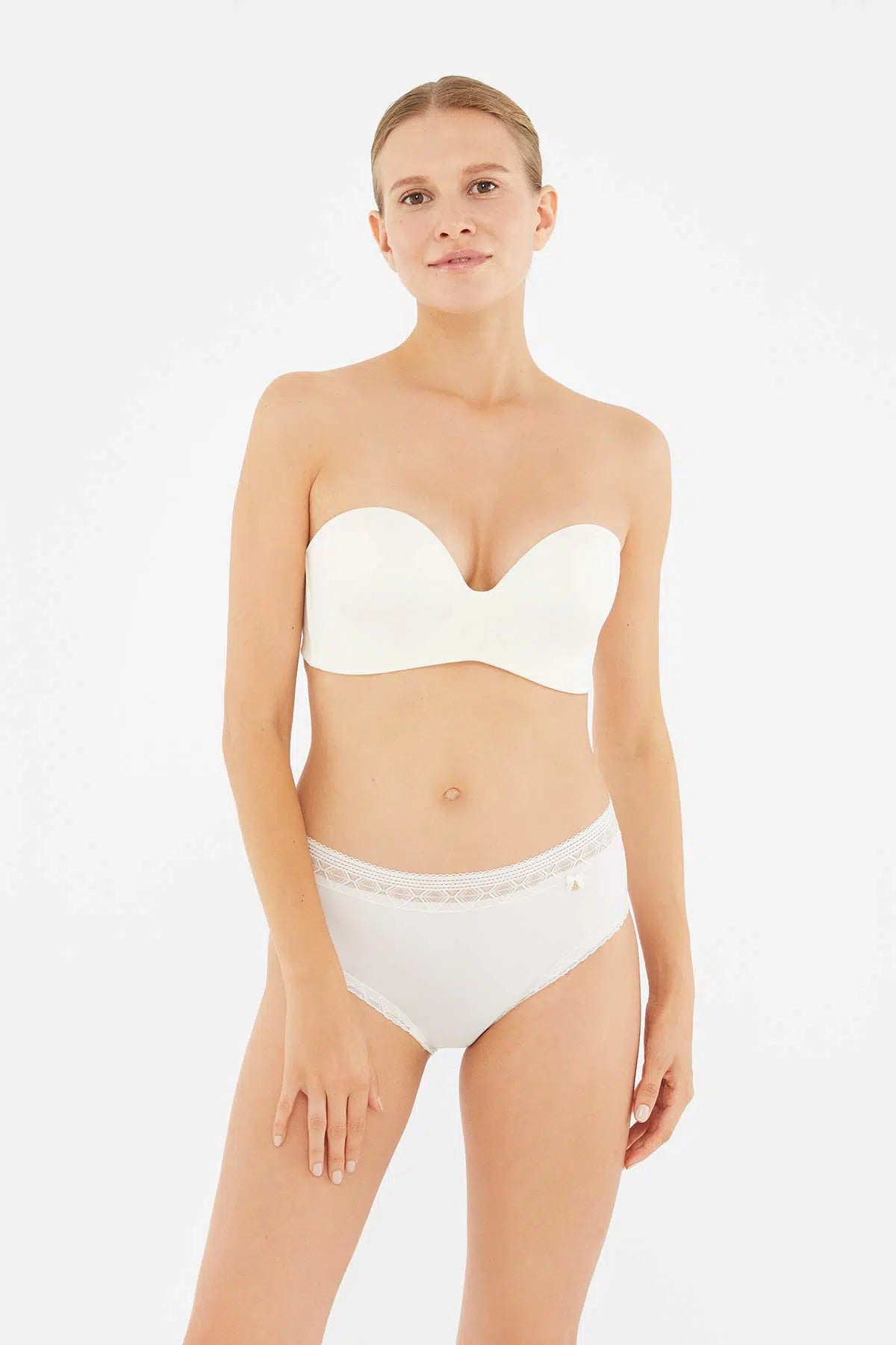 Ekru Akseusuar Detaylı Micro Polyamıde Yüksek Bel Slip