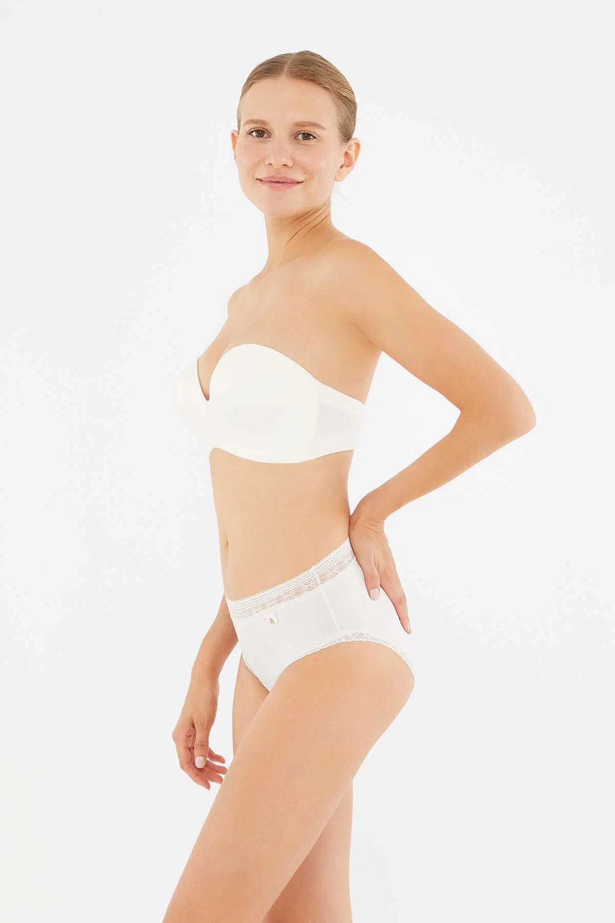 Ekru Akseusuar Detaylı Micro Polyamıde Yüksek Bel Slip