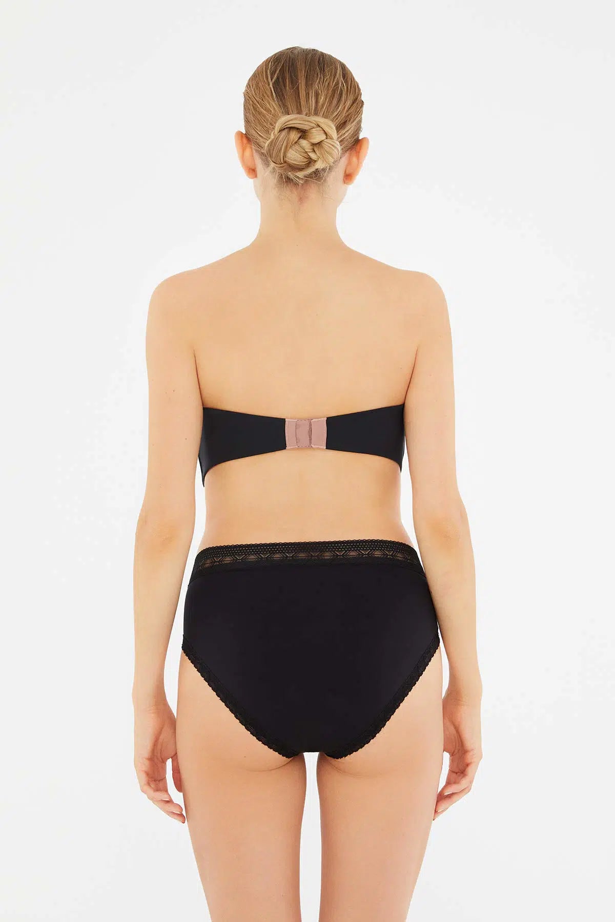 Siyah Akseusuar Detaylı Micro Polyamıde Yüksek Bel Slip