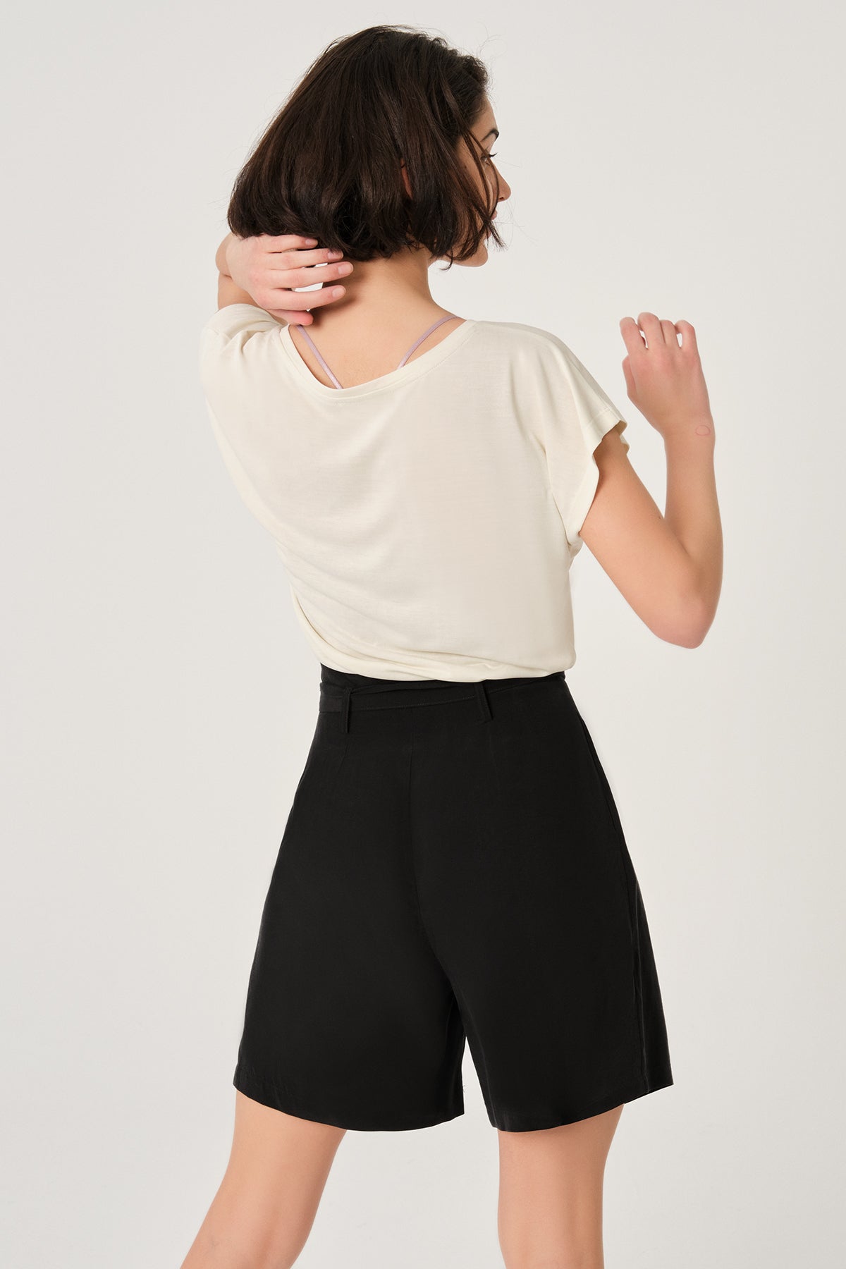 Ekru Geniş Yaka Kısa Kol T-Shirt