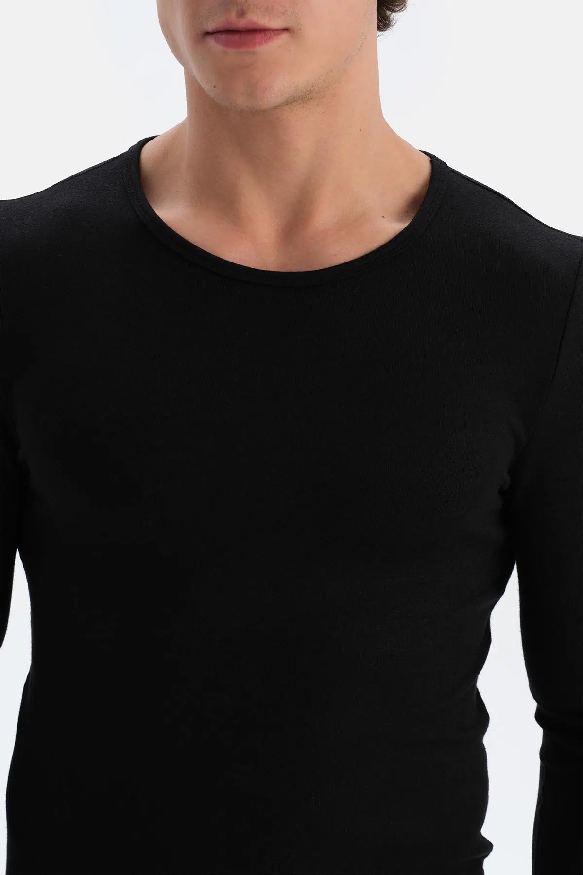Siyah Sıfır Yaka Uzun Kol Erkek Termal Içlik Tek Üst