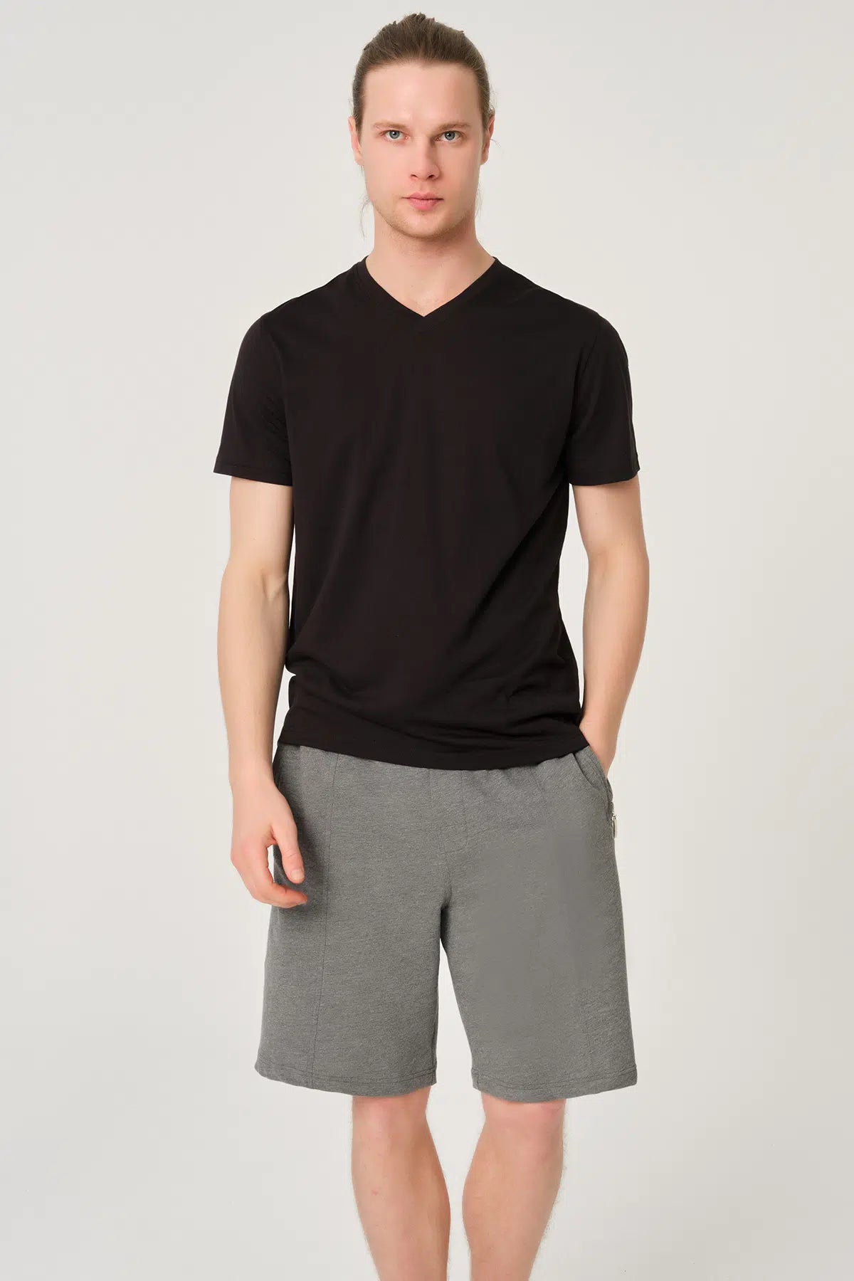 Siyah V Yaka Erkek T-Shirt