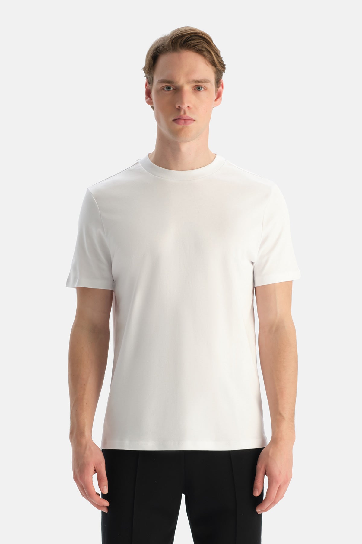 Beyaz Ipek Apre Ince Interlok Bisiklet Yaka Tişört