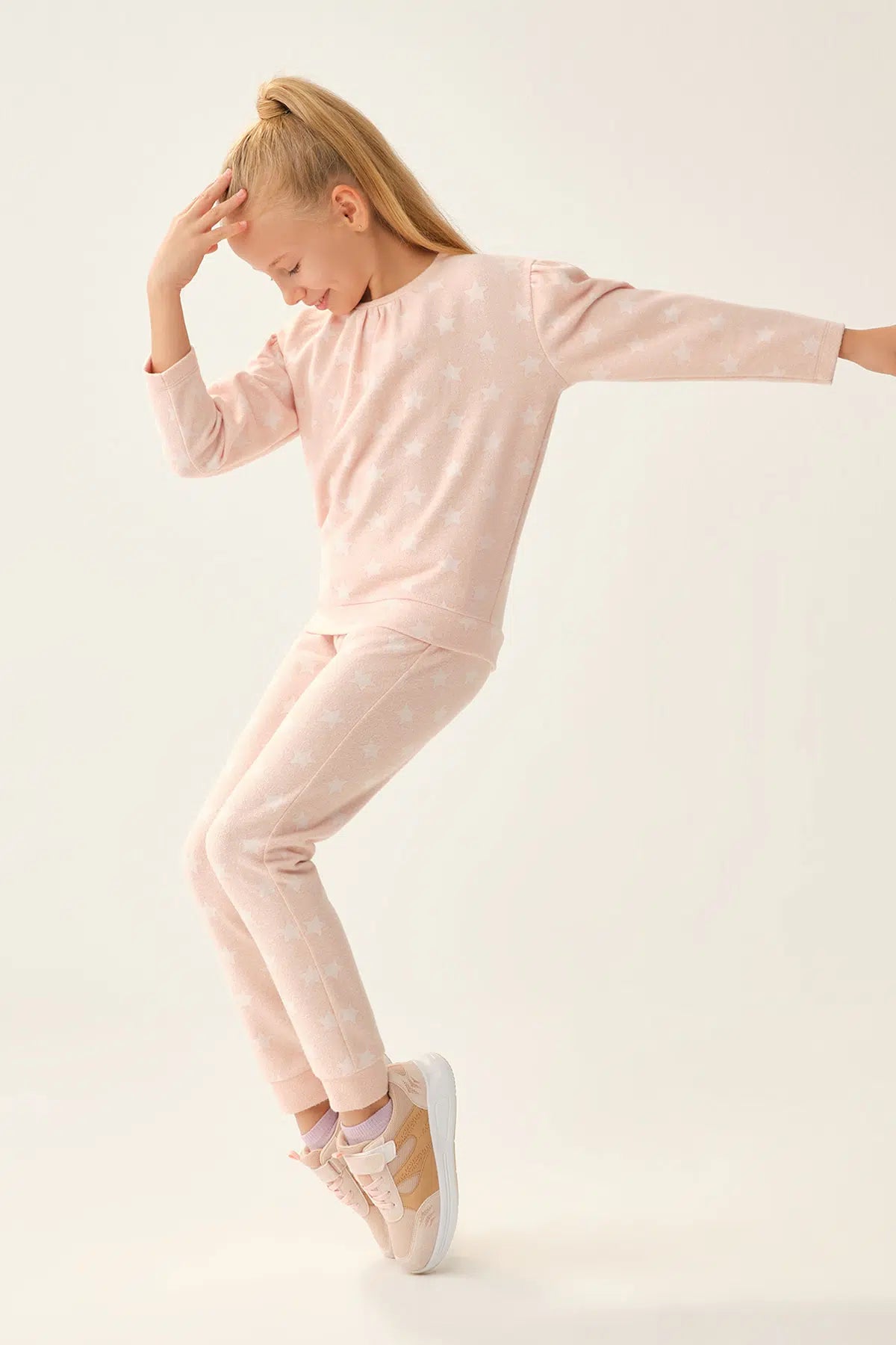 Pembe Yıldız Desenli Sweatshırt