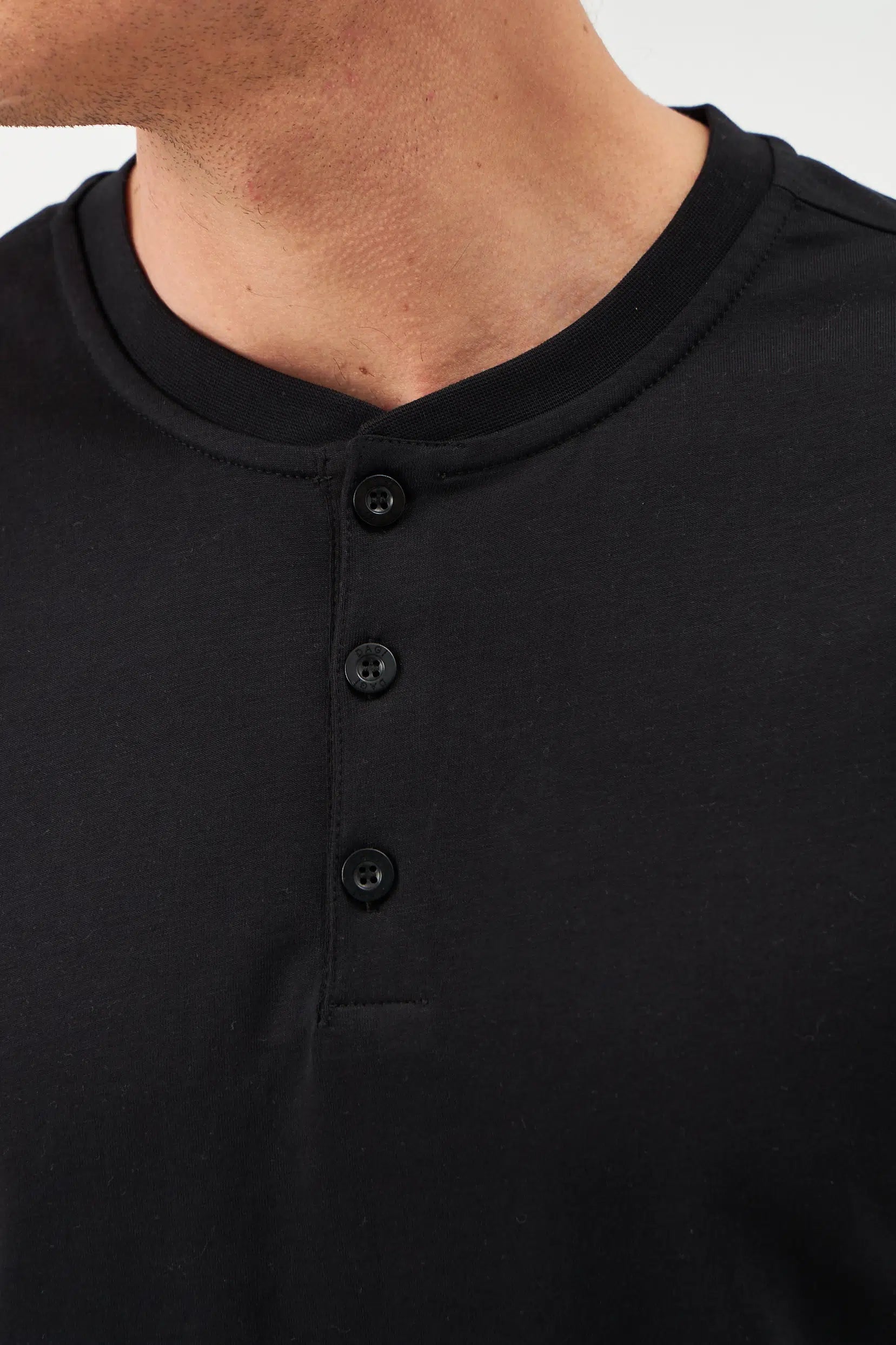 Siyah Düğme Yakalı Pamuk Sweatshirt