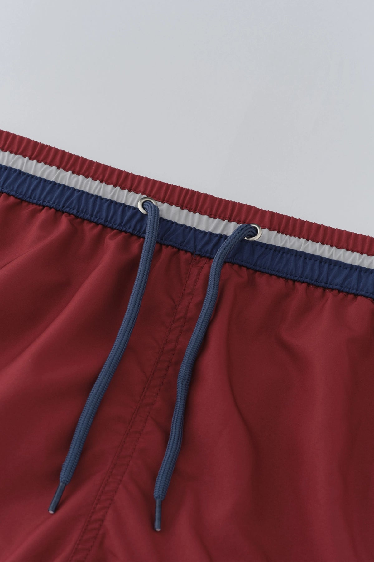 Bordo Micro Kısa Kemeri Parçalı Şort