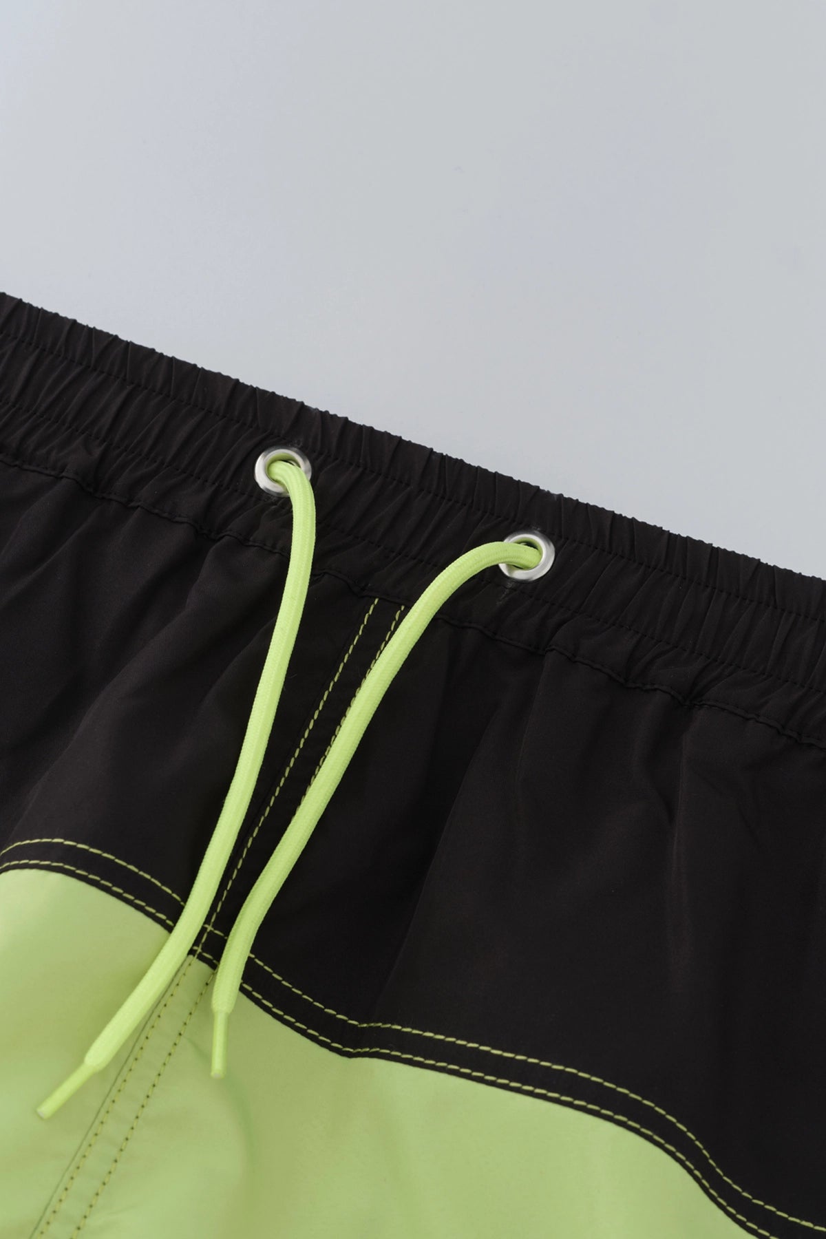 Laci-Yeşil Micro Orta Deniz Atı Desenli Deniz Şortu